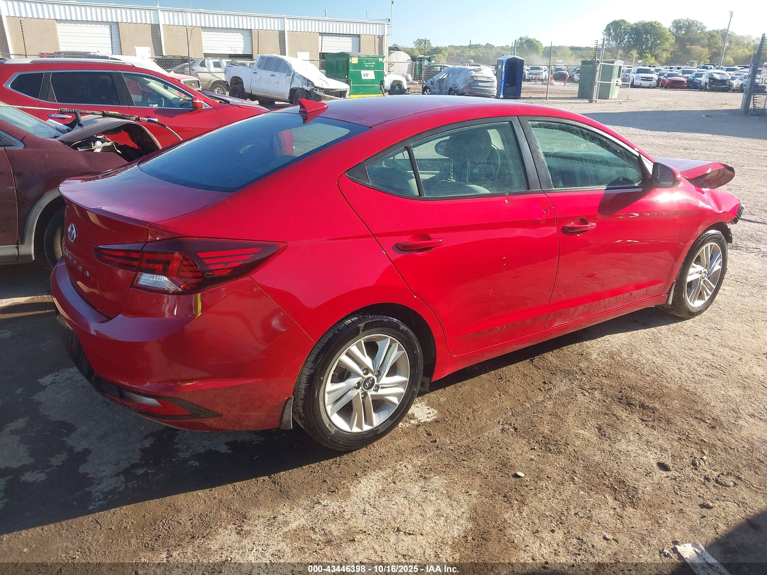 HYUNDAI ELANTRA image 4