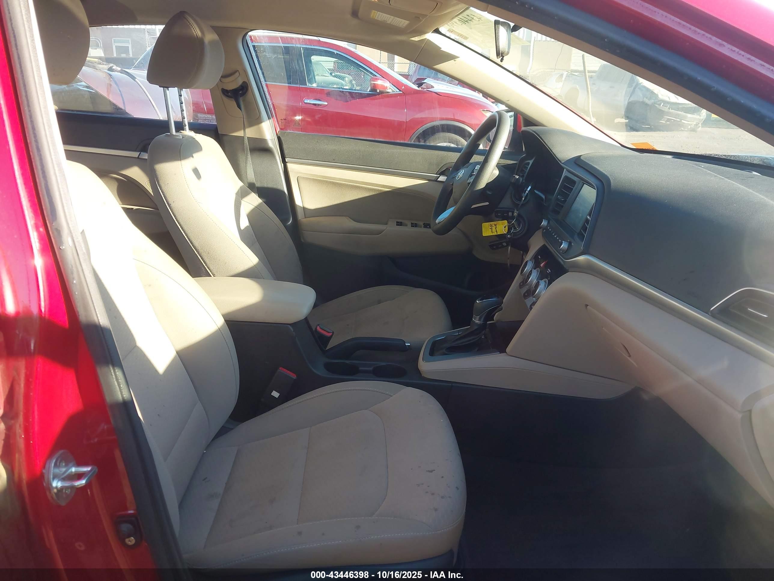 HYUNDAI ELANTRA image 5
