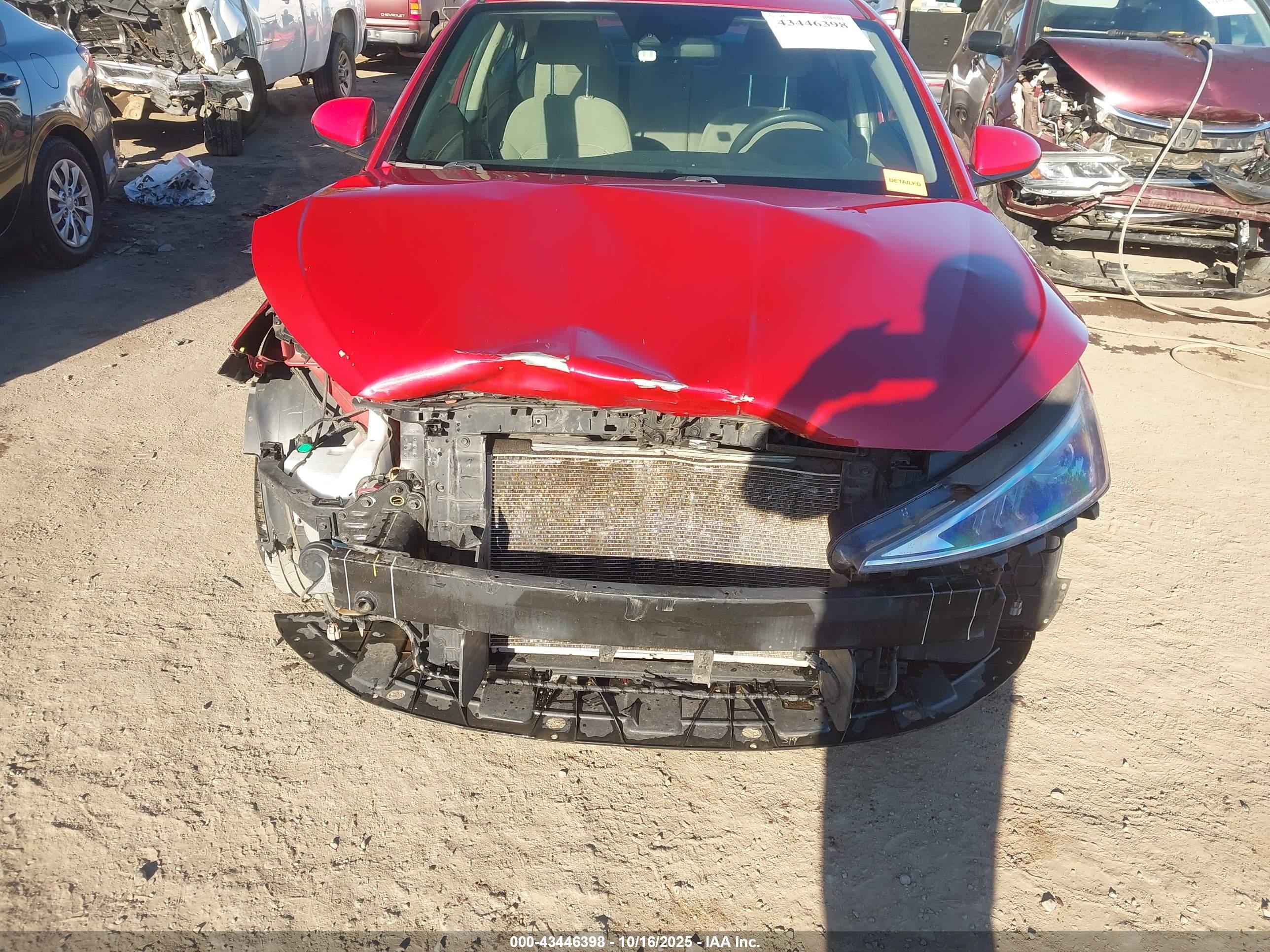 HYUNDAI ELANTRA image 6