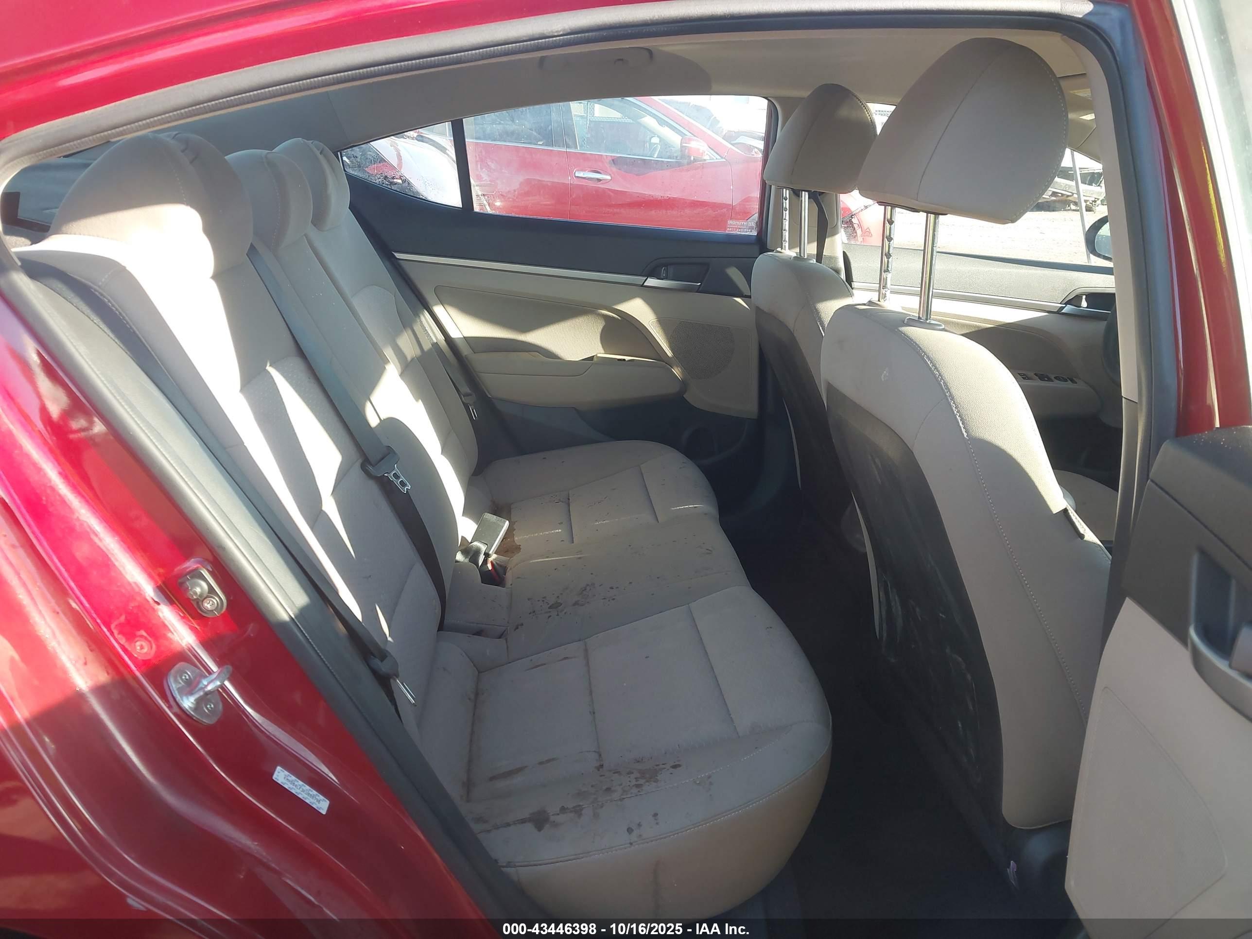 HYUNDAI ELANTRA image 8