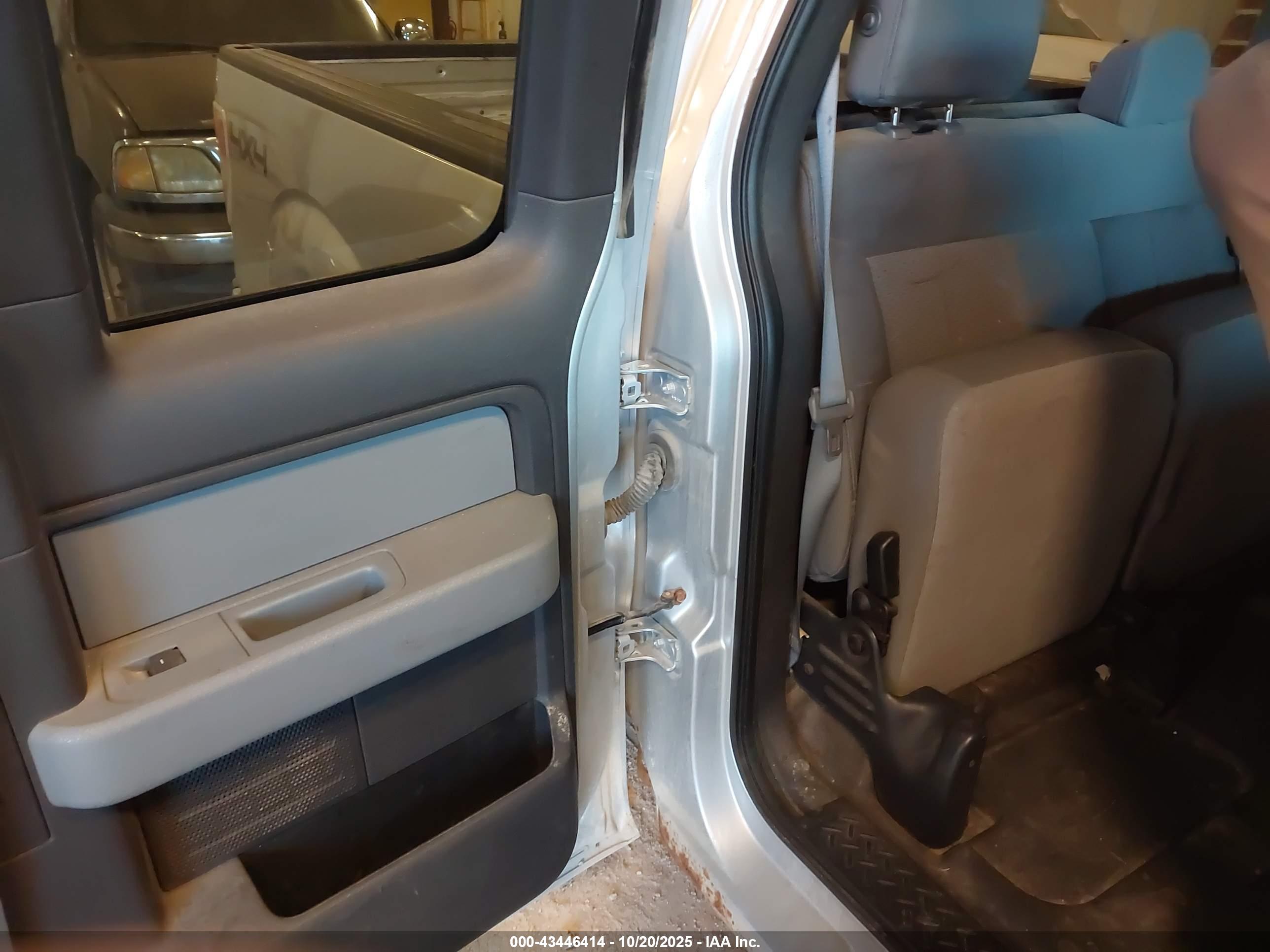 FORD F-150 image 8
