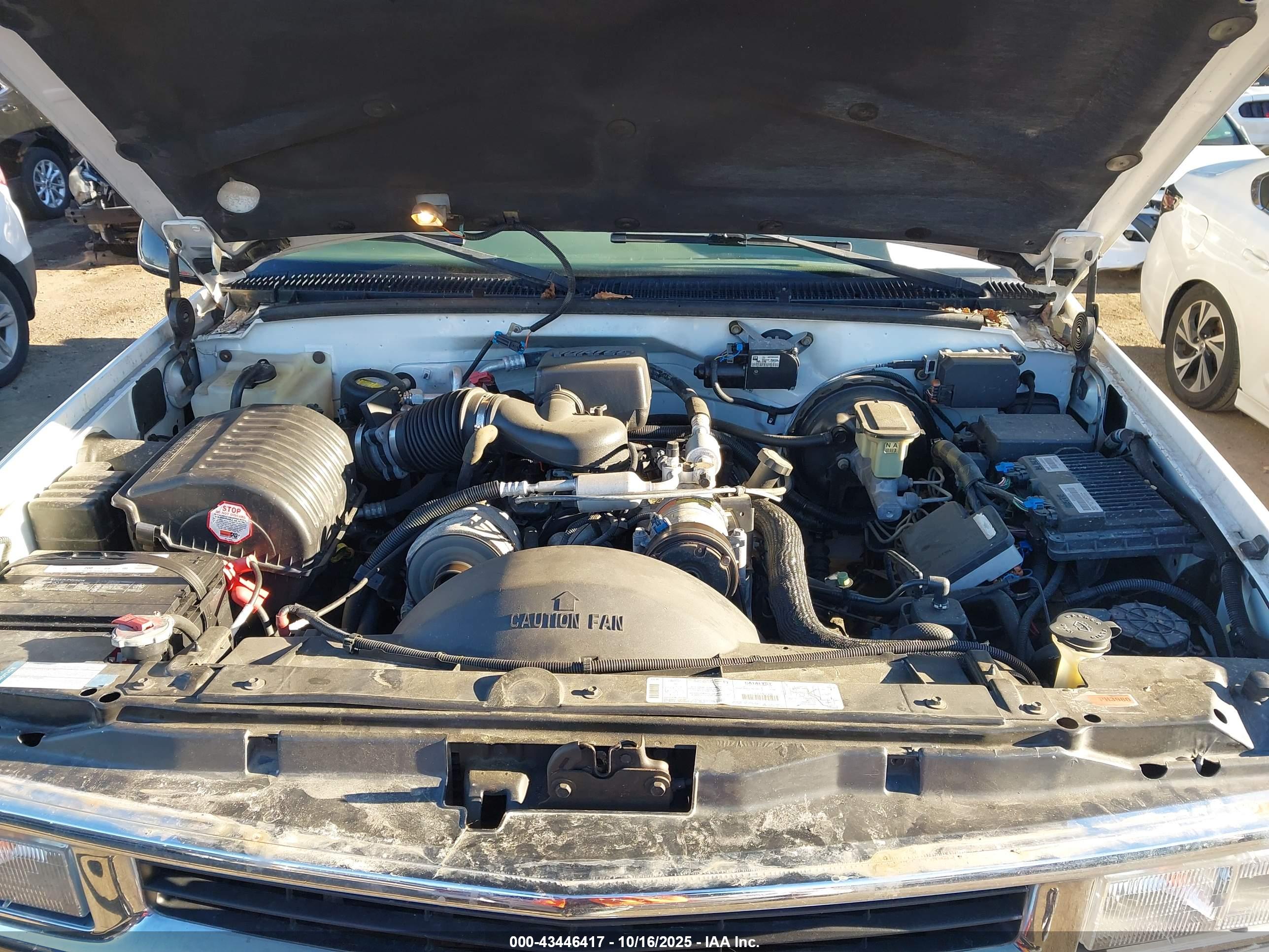 CHEVROLET SUBURBAN image 10