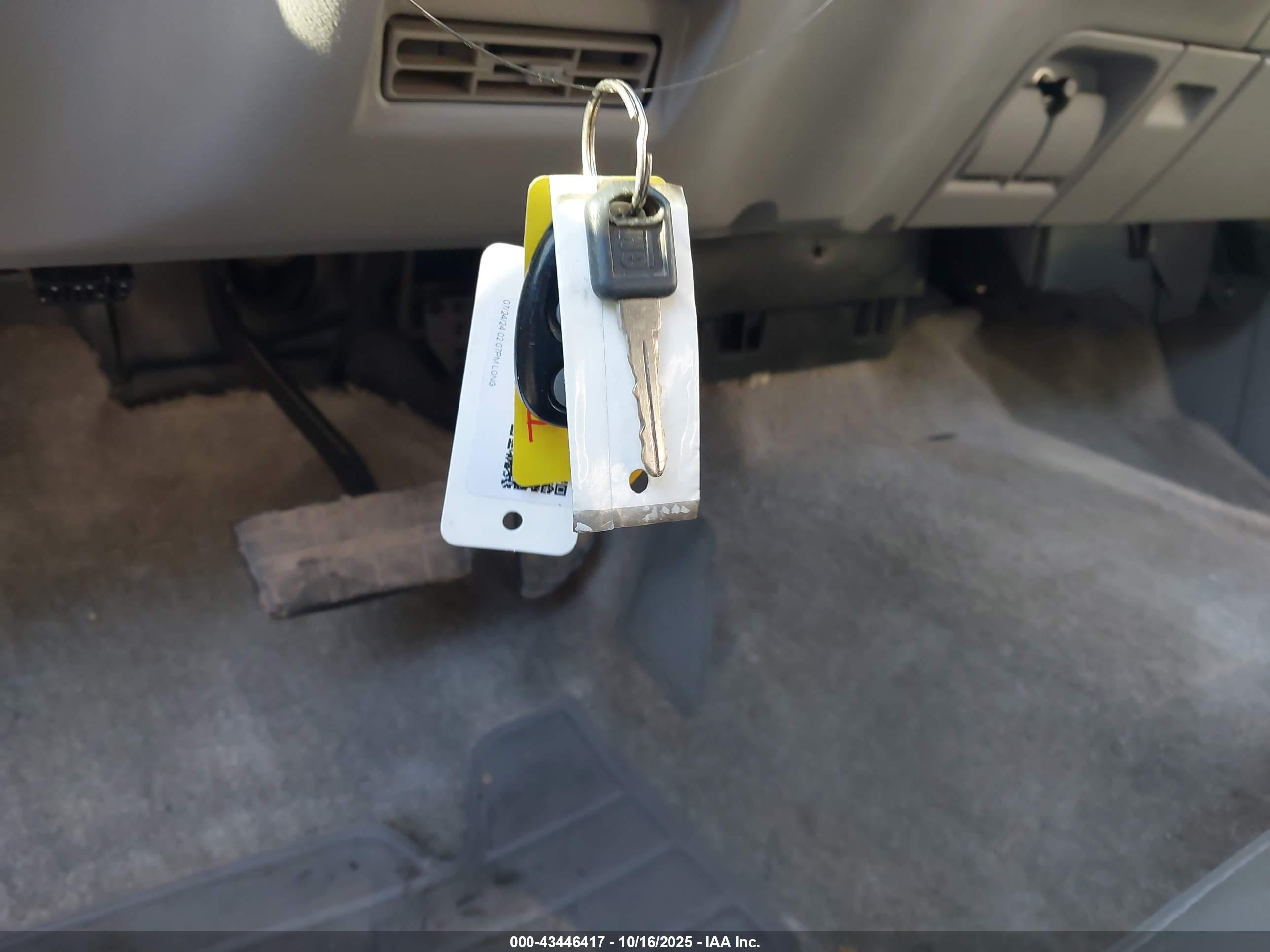CHEVROLET SUBURBAN image 11
