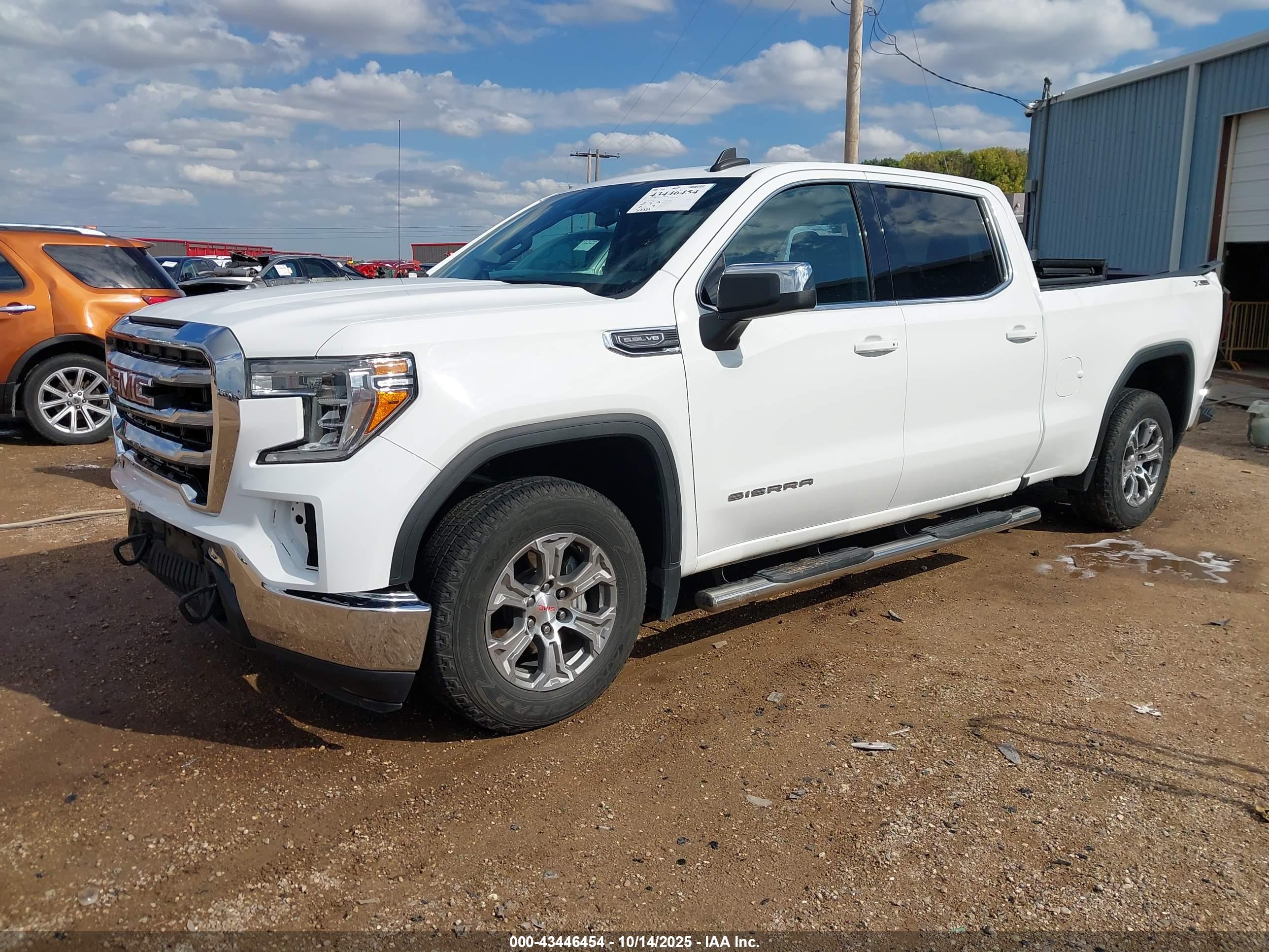 GMC SIERRA image 2