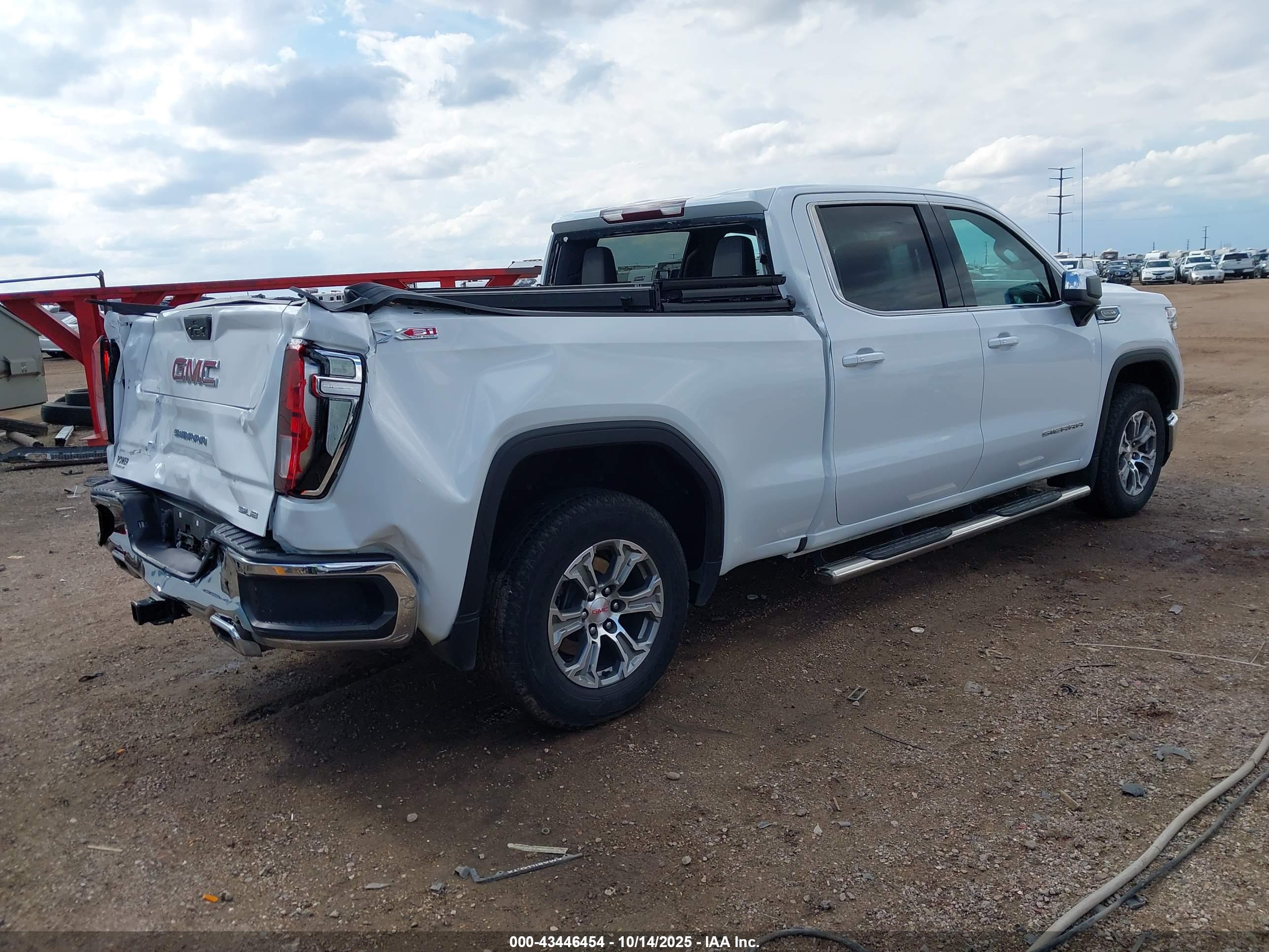 GMC SIERRA image 4
