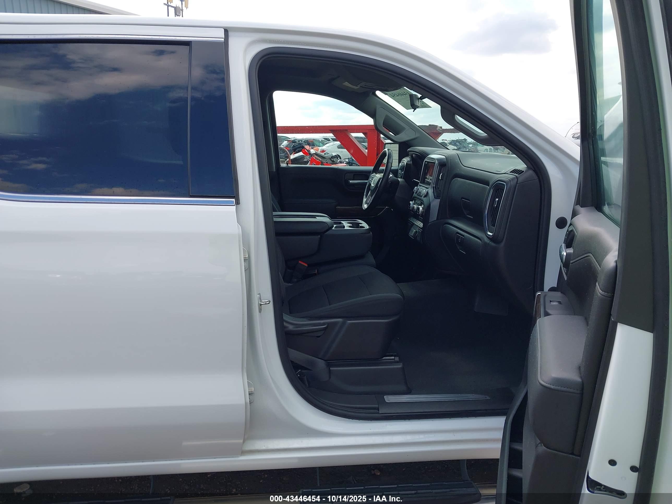 GMC SIERRA image 5