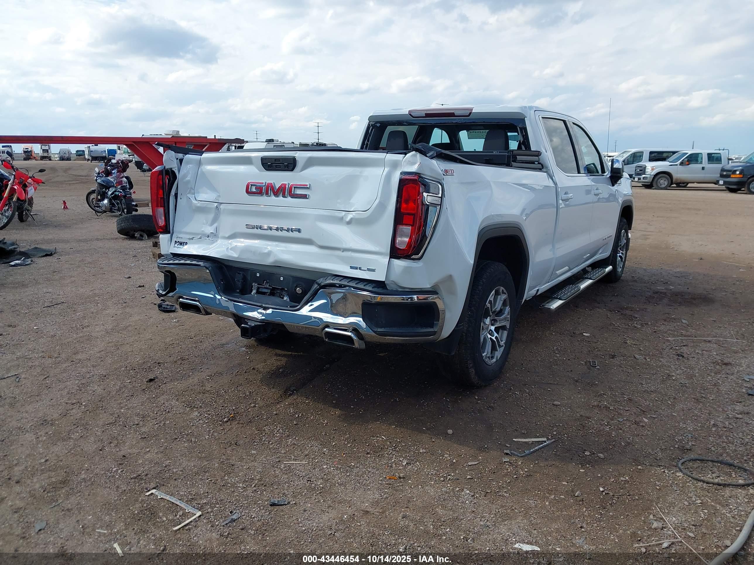 GMC SIERRA image 6