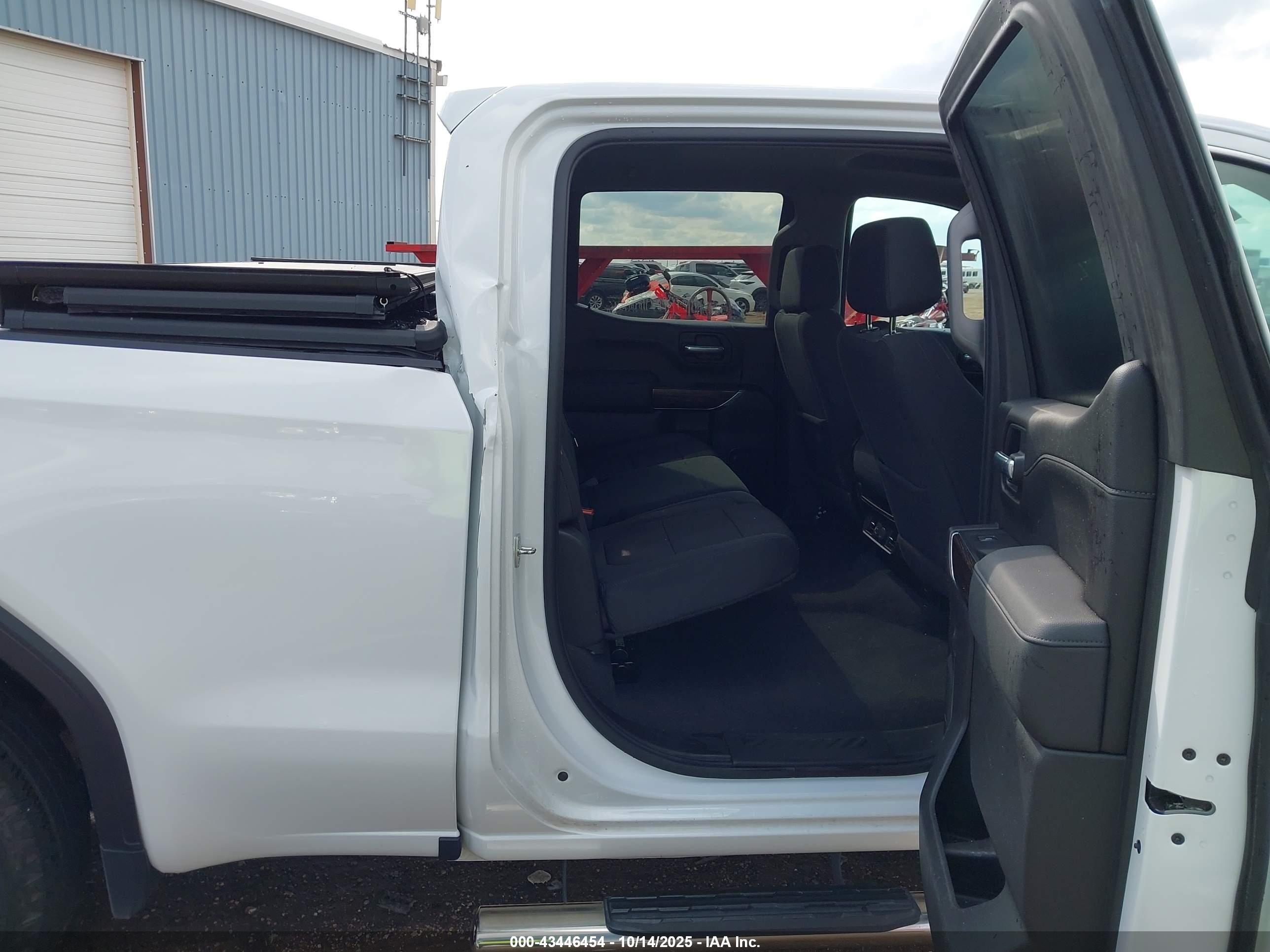 GMC SIERRA image 8