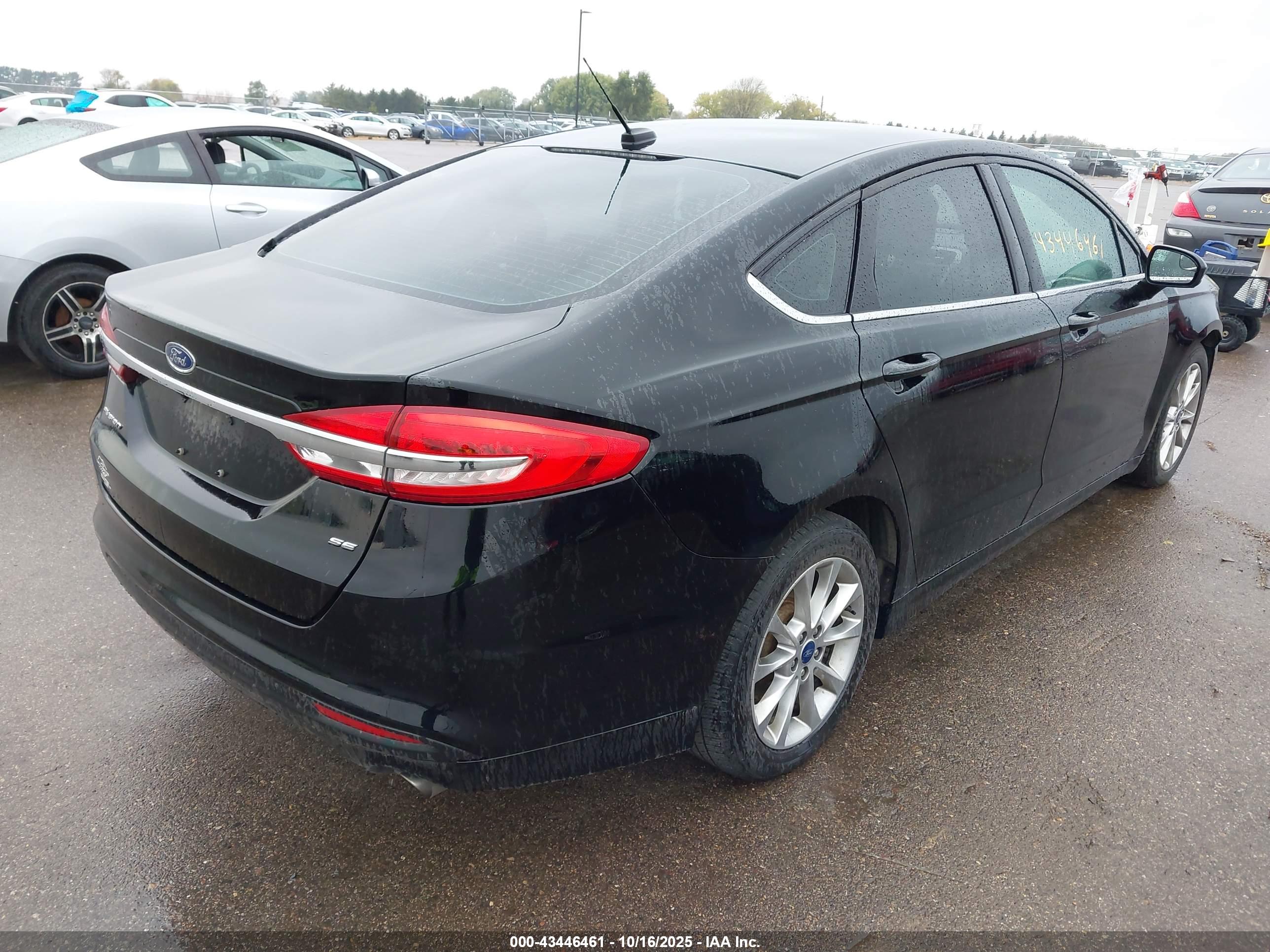 FORD FUSION image 4