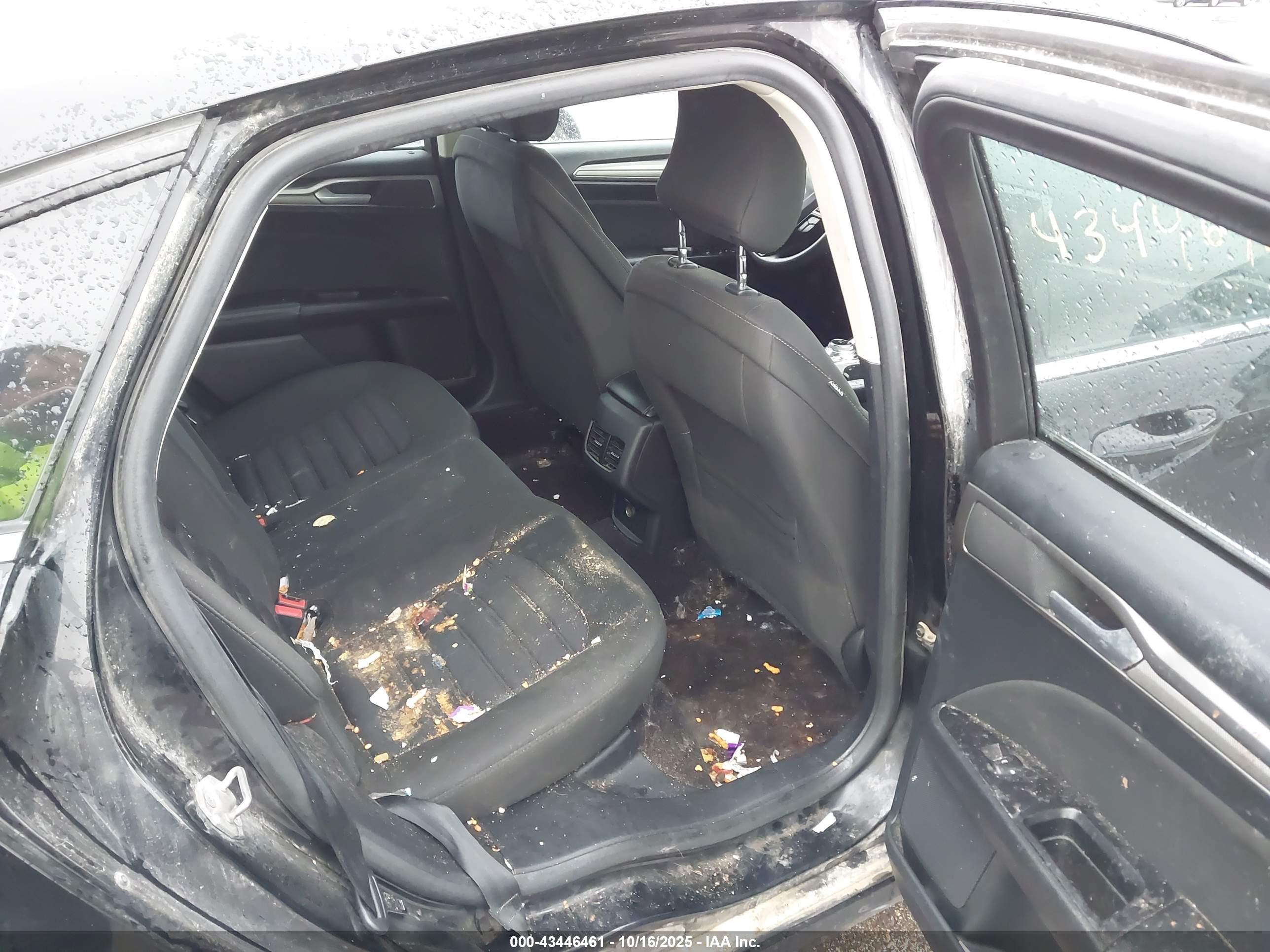 FORD FUSION image 8