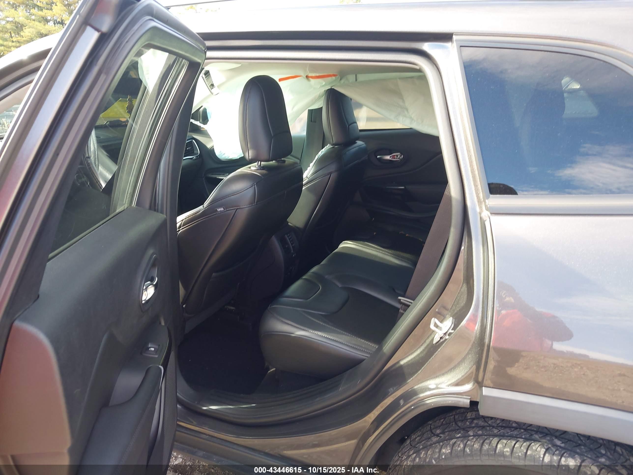 JEEP CHEROKEE image 8