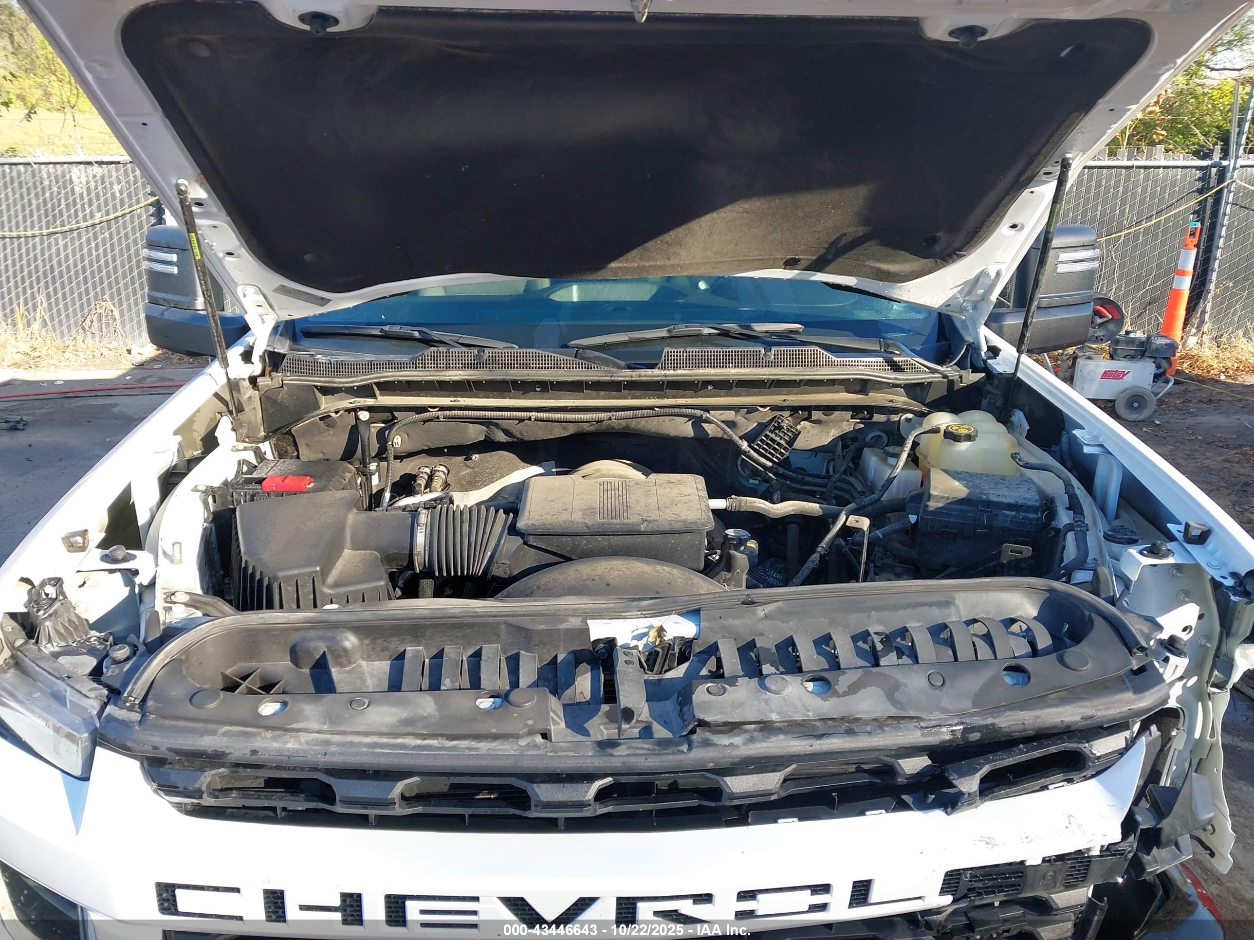 CHEVROLET SILVERADO image 10