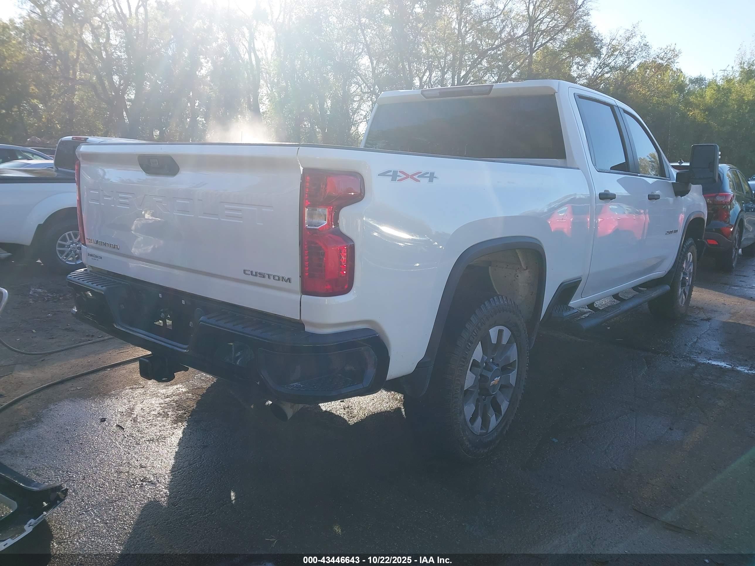 CHEVROLET SILVERADO image 4