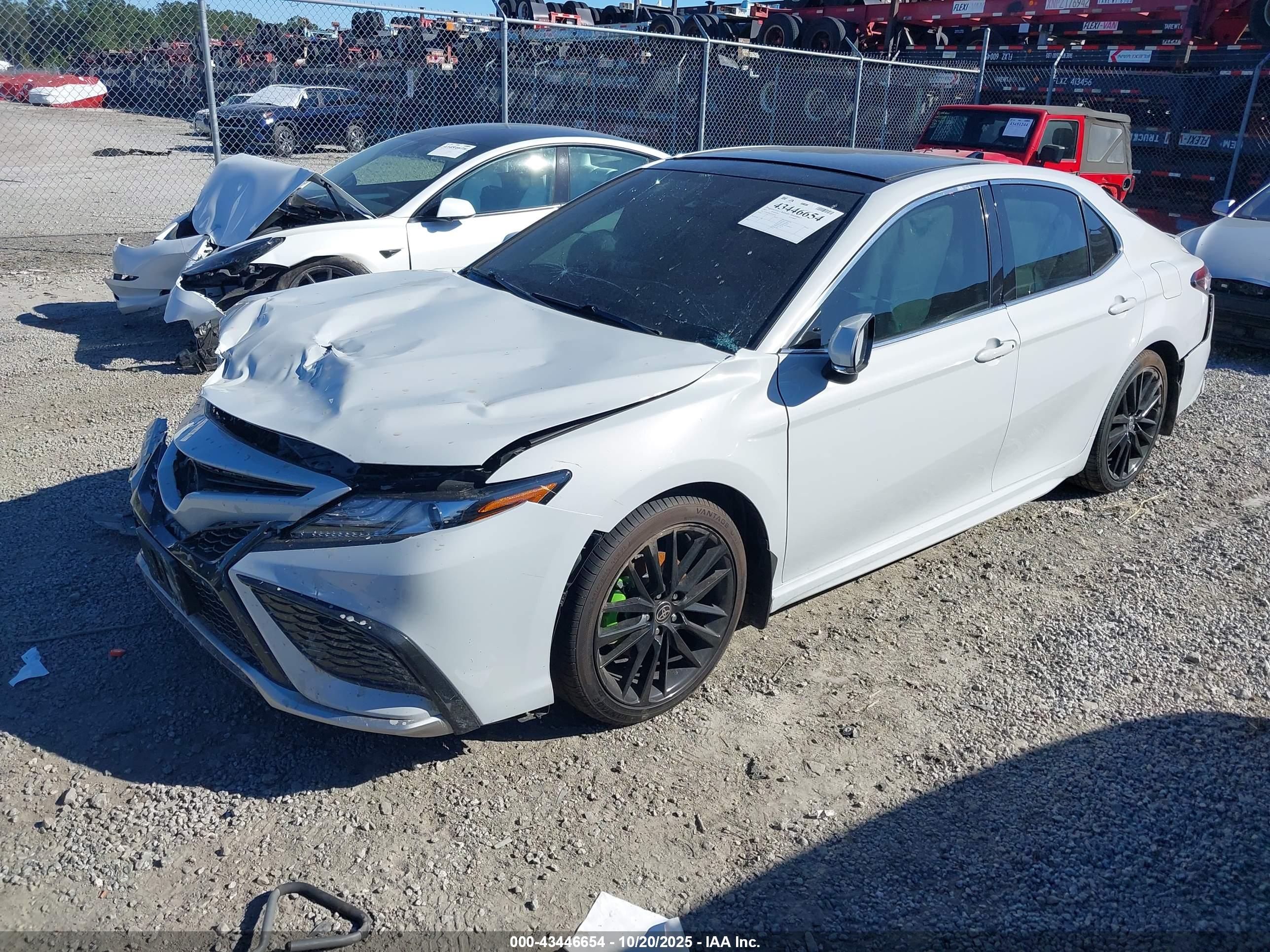 TOYOTA CAMRY image 2