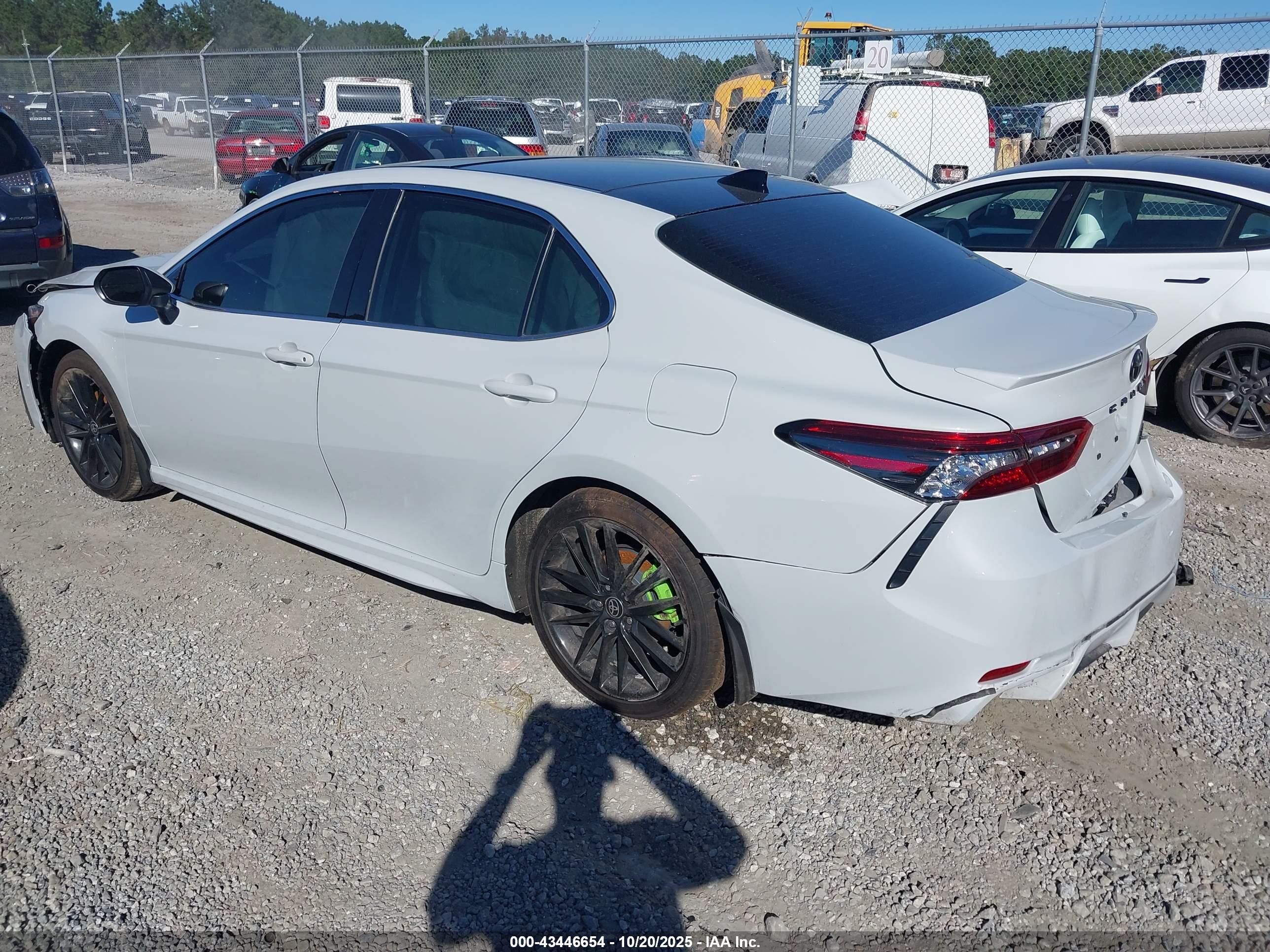 TOYOTA CAMRY image 3