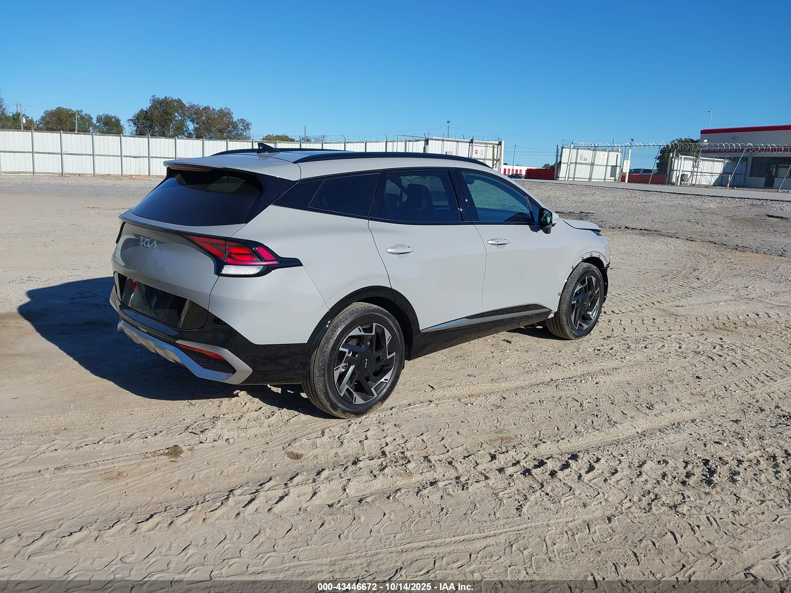 KIA SPORTAGE image 4