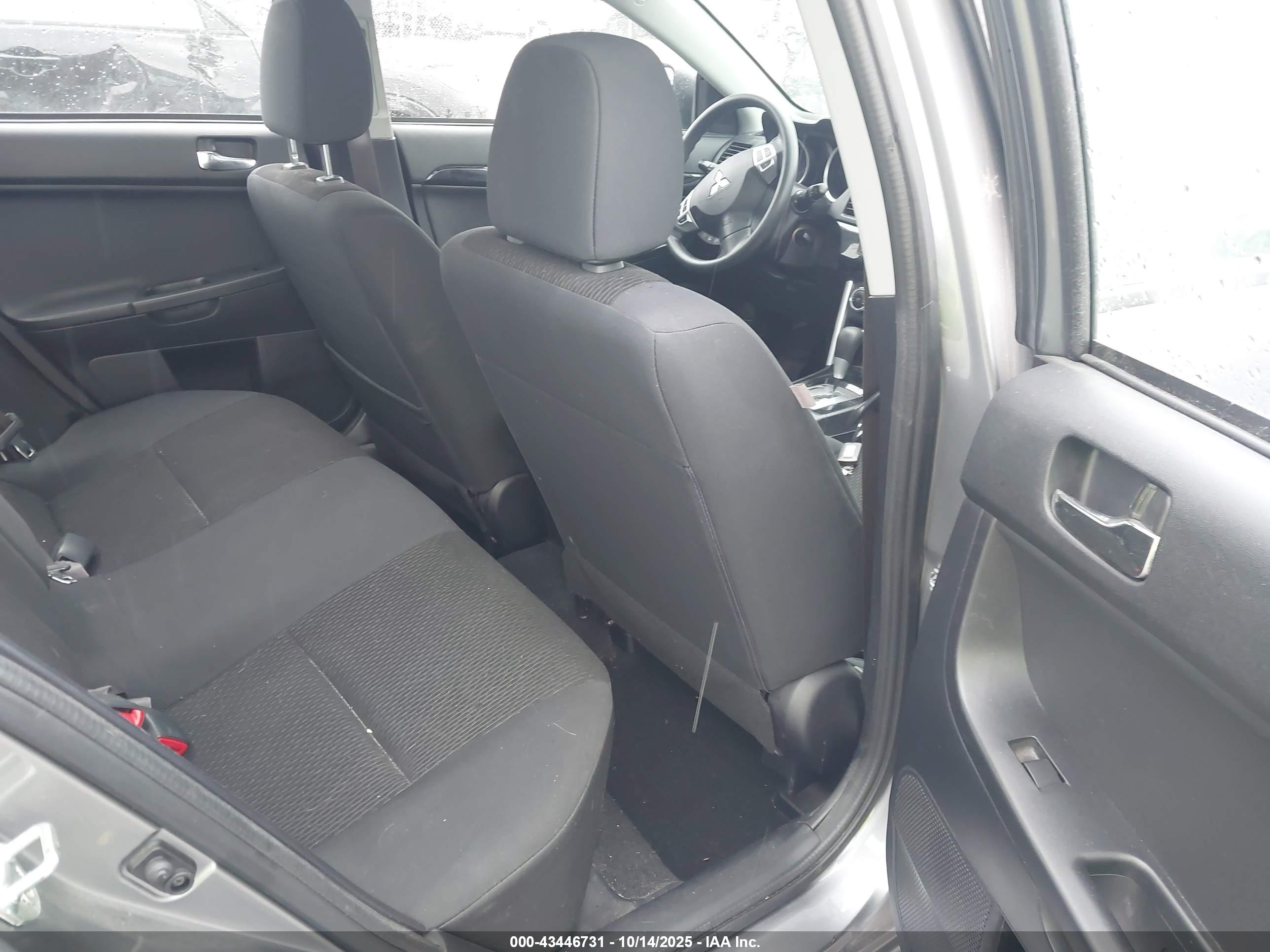 MITSUBISHI LANCER image 8
