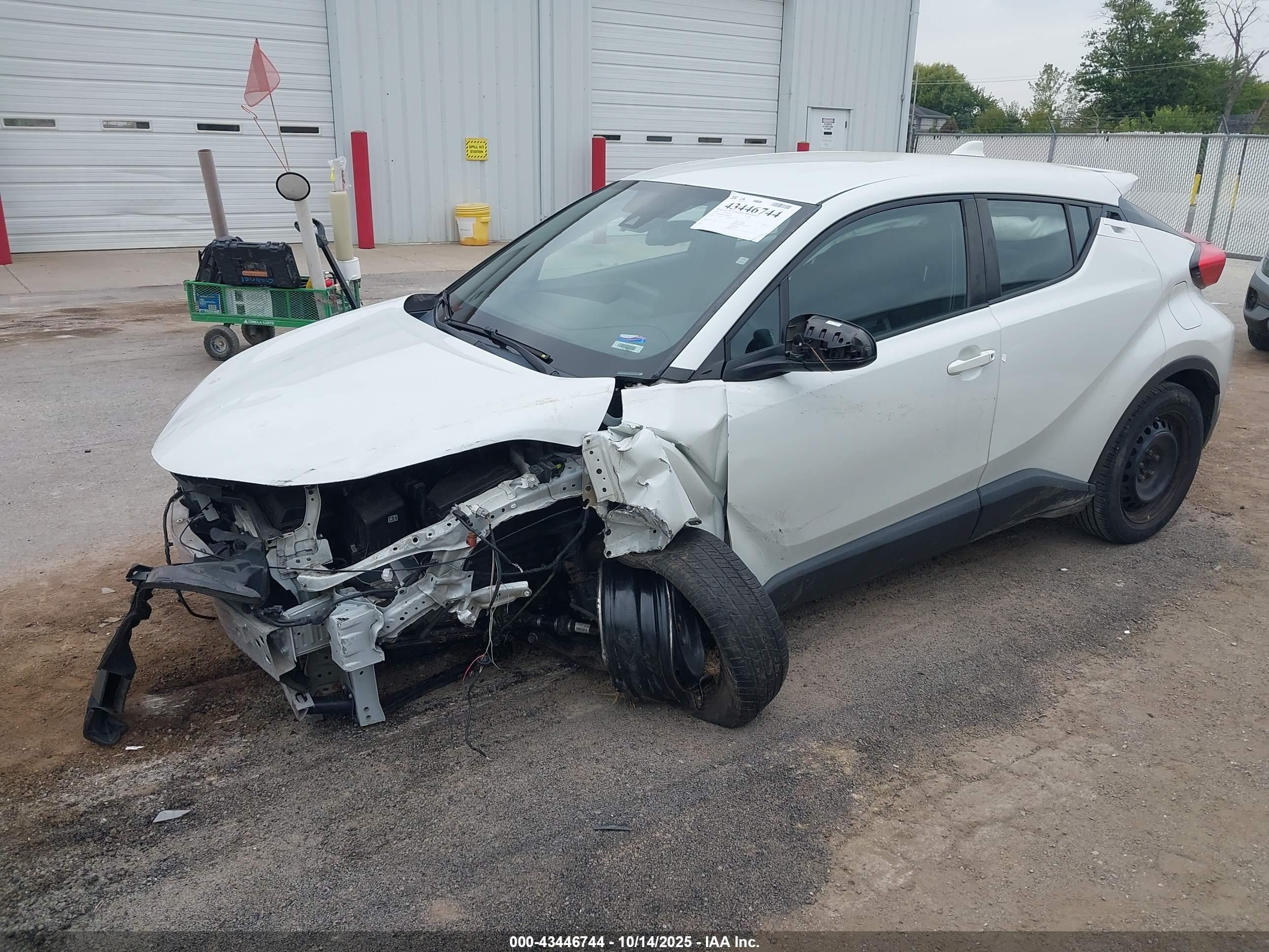TOYOTA C-HR image 2