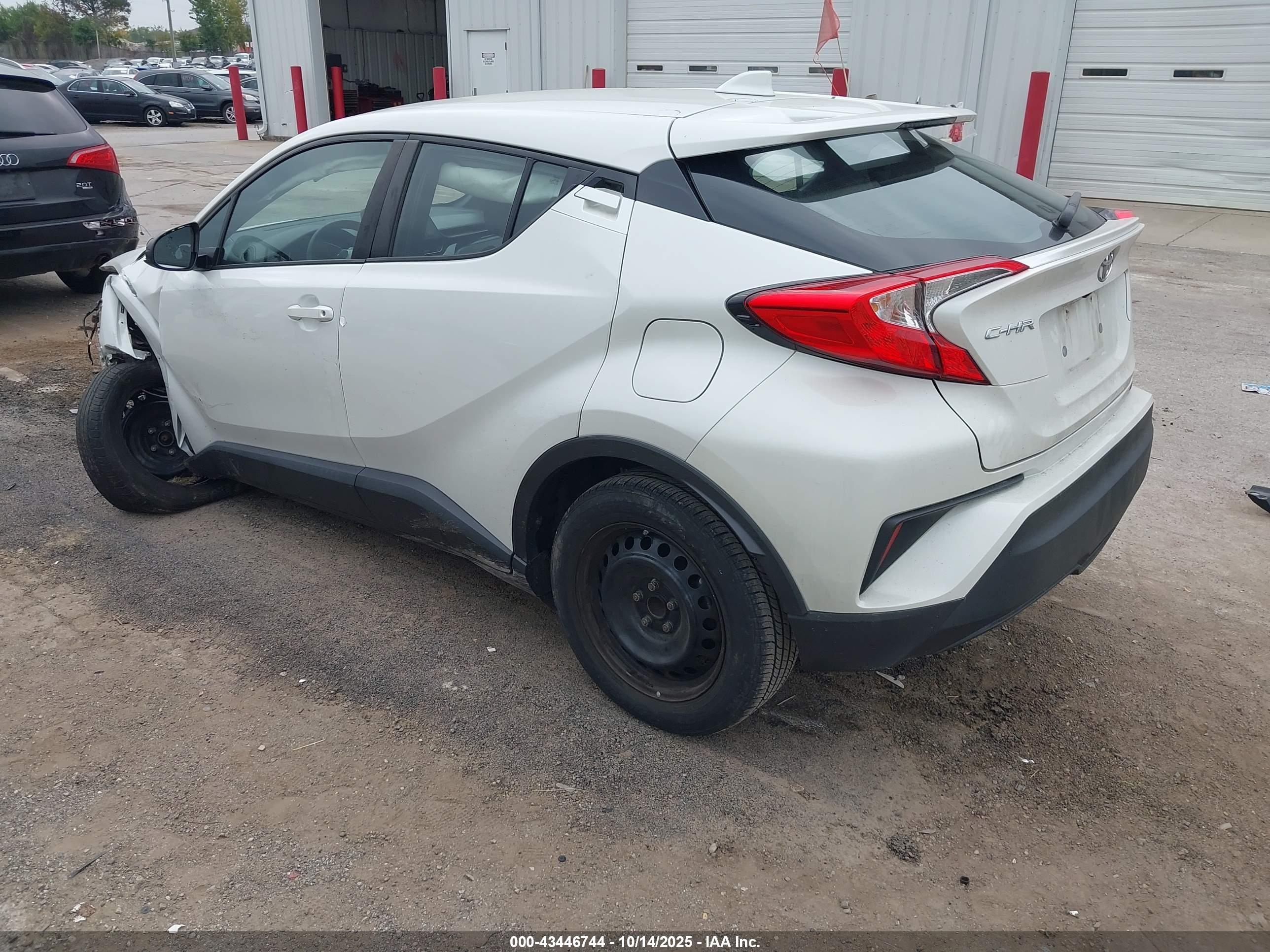 TOYOTA C-HR image 3