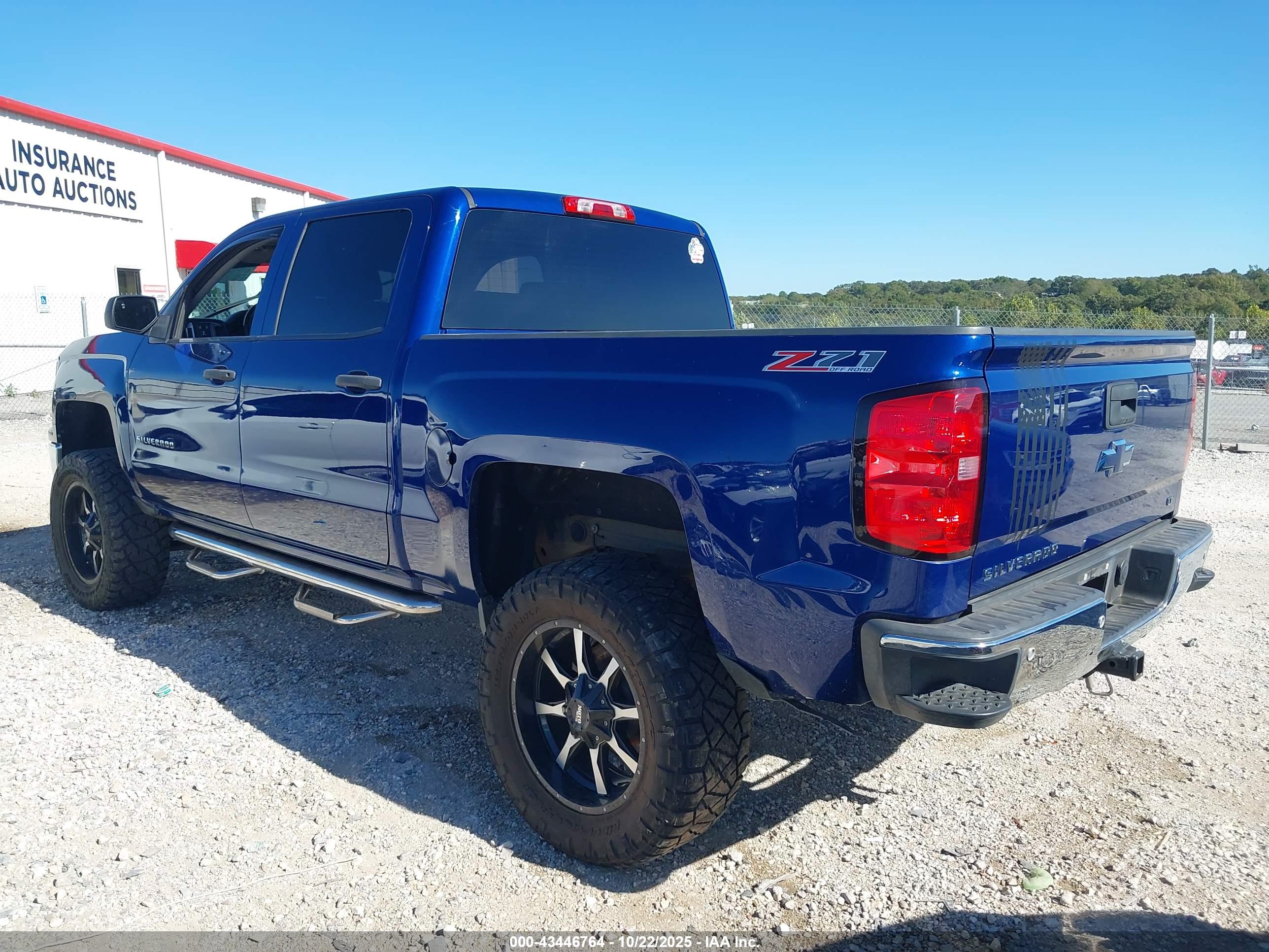 CHEVROLET SILVERADO image 3