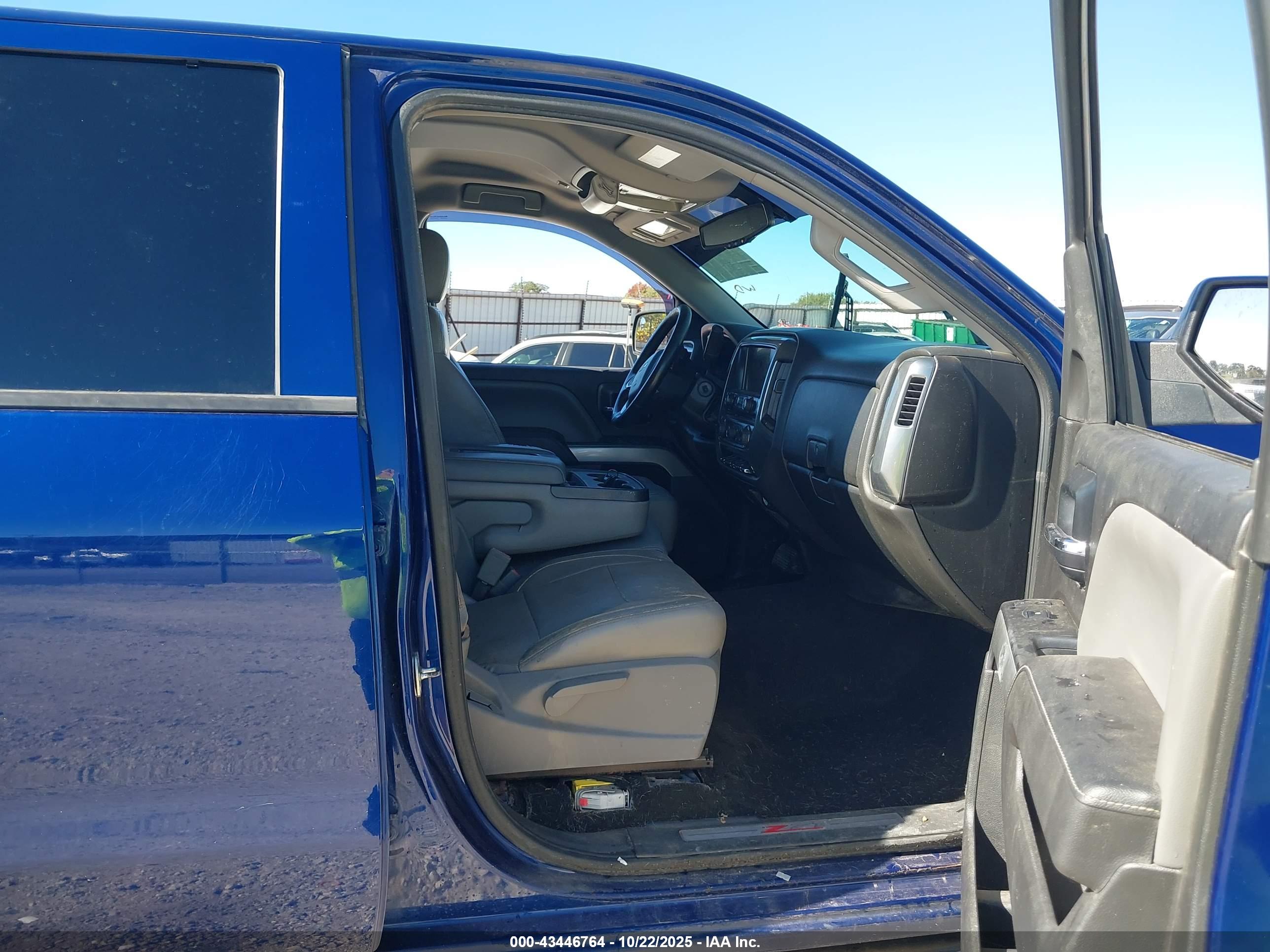 CHEVROLET SILVERADO image 5
