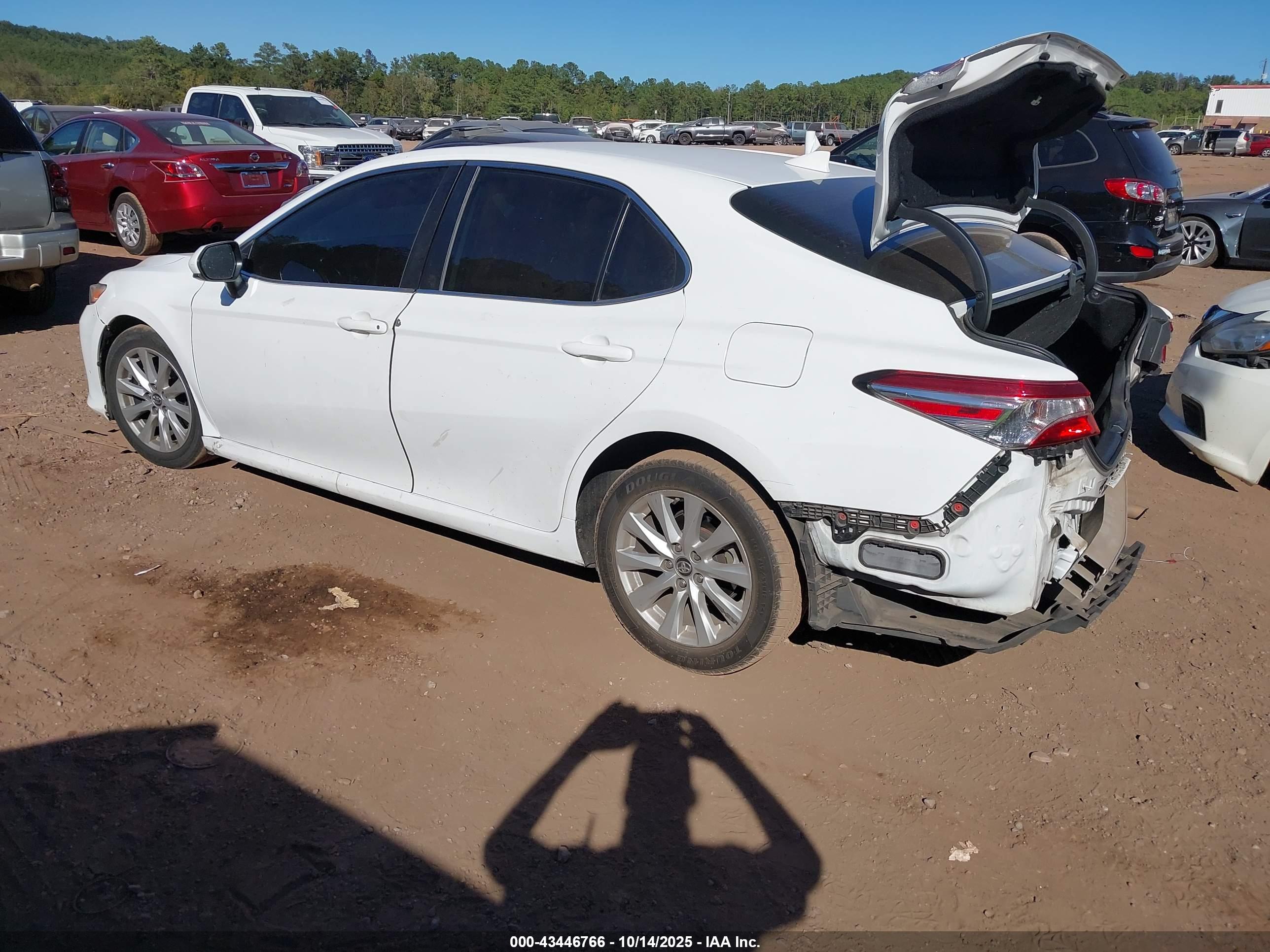 TOYOTA CAMRY image 3