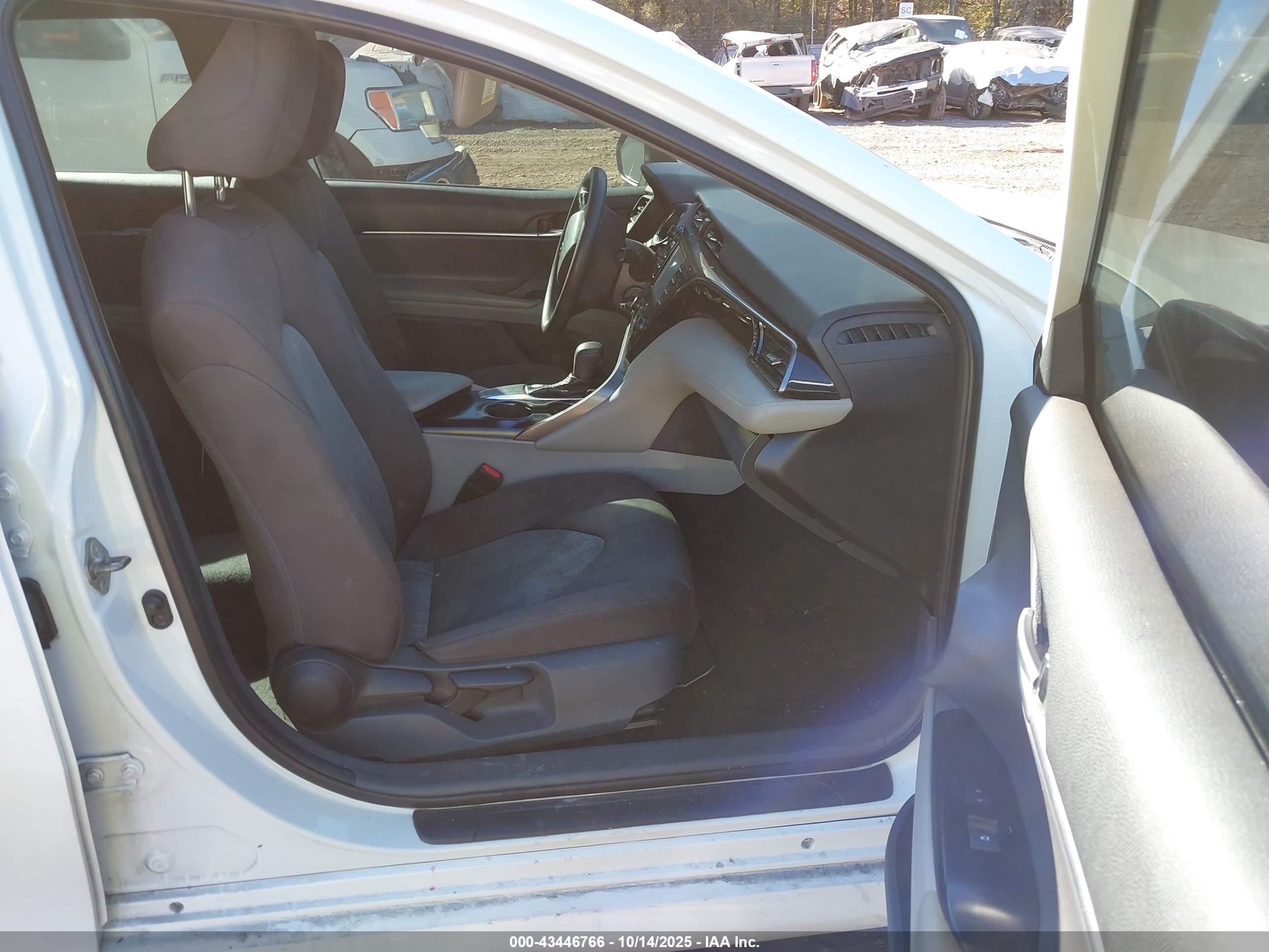 TOYOTA CAMRY image 5
