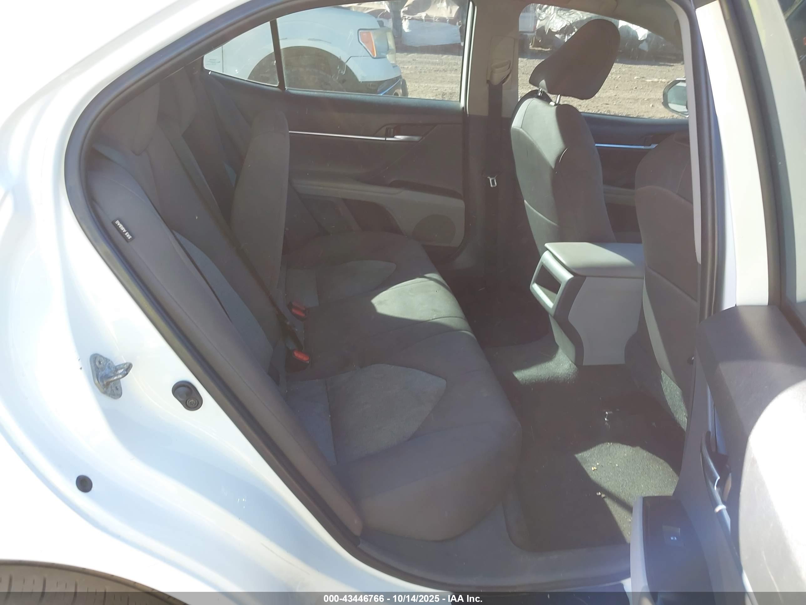 TOYOTA CAMRY image 8
