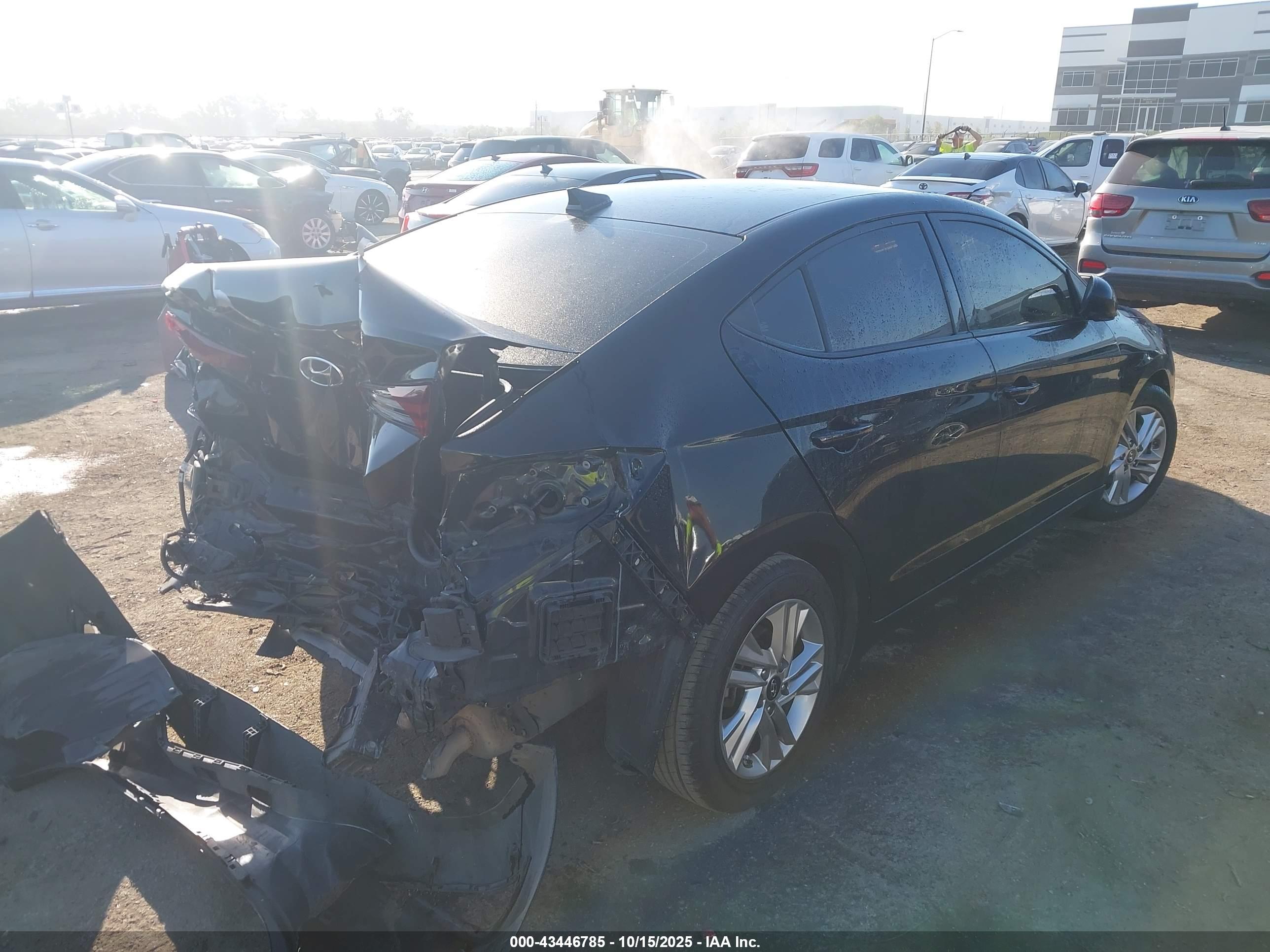 HYUNDAI ELANTRA image 4