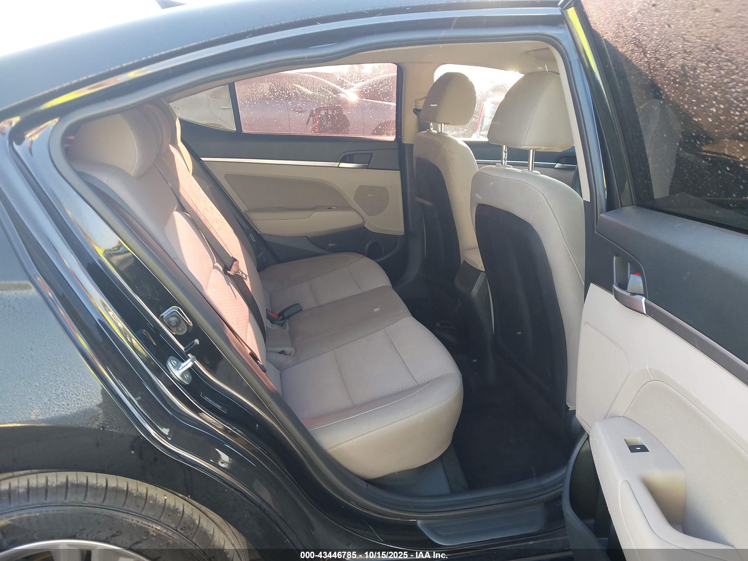 HYUNDAI ELANTRA image 8