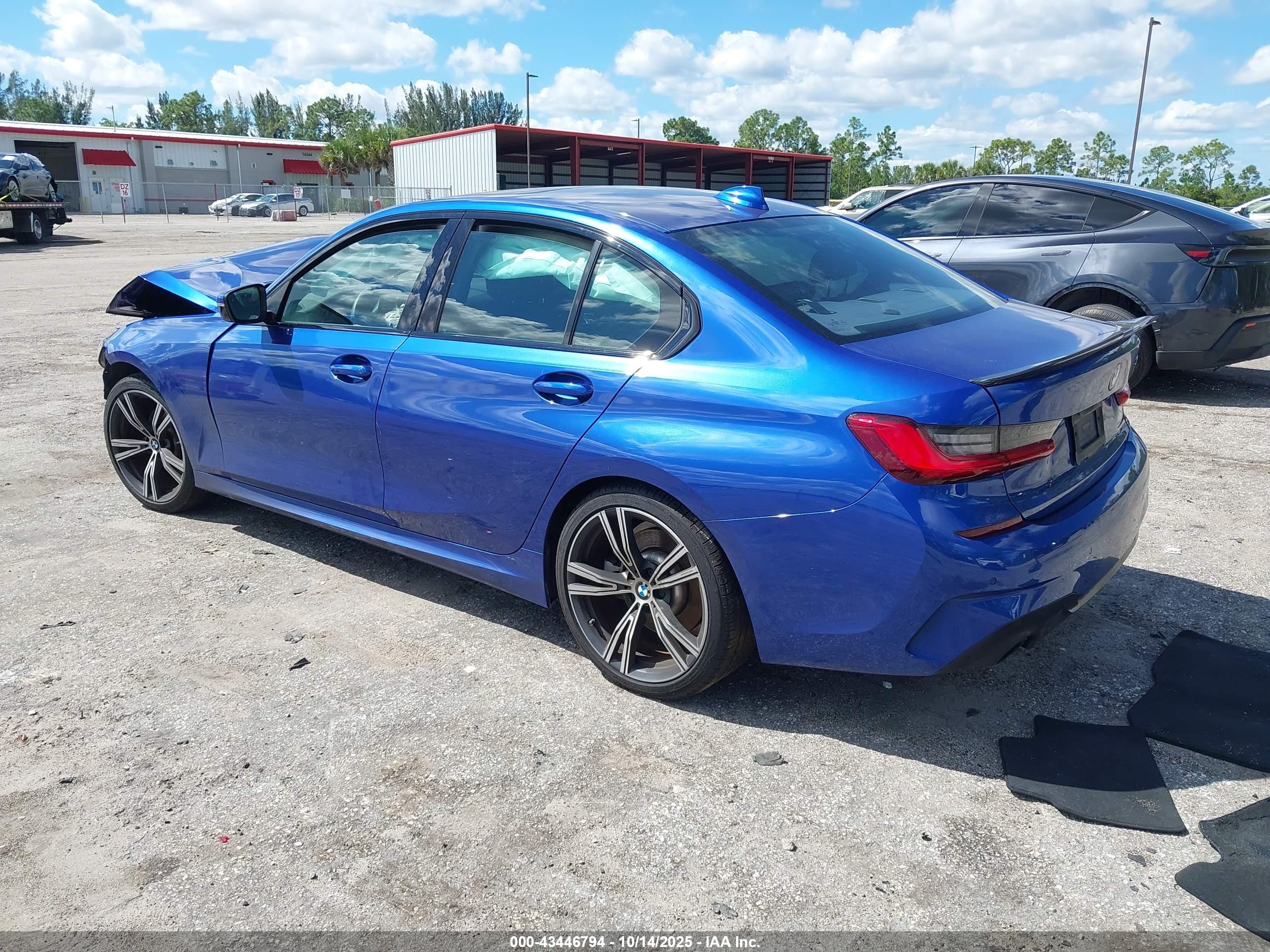 BMW 330I image 3
