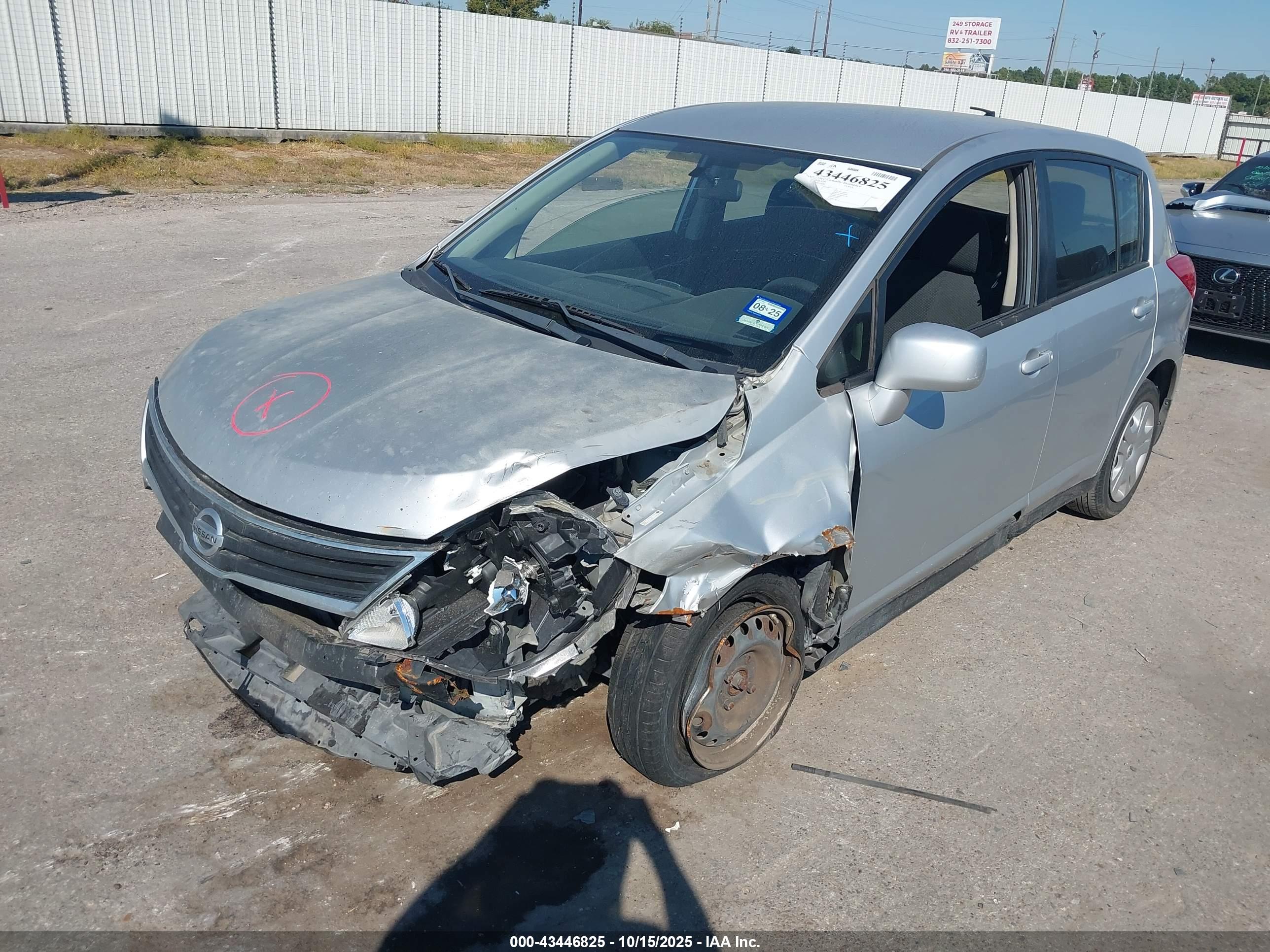 NISSAN VERSA image 2