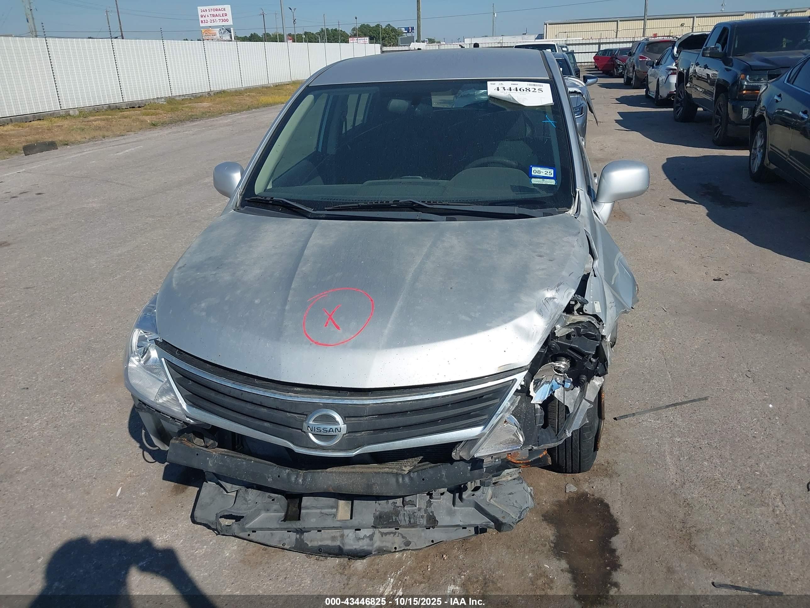 NISSAN VERSA image 6