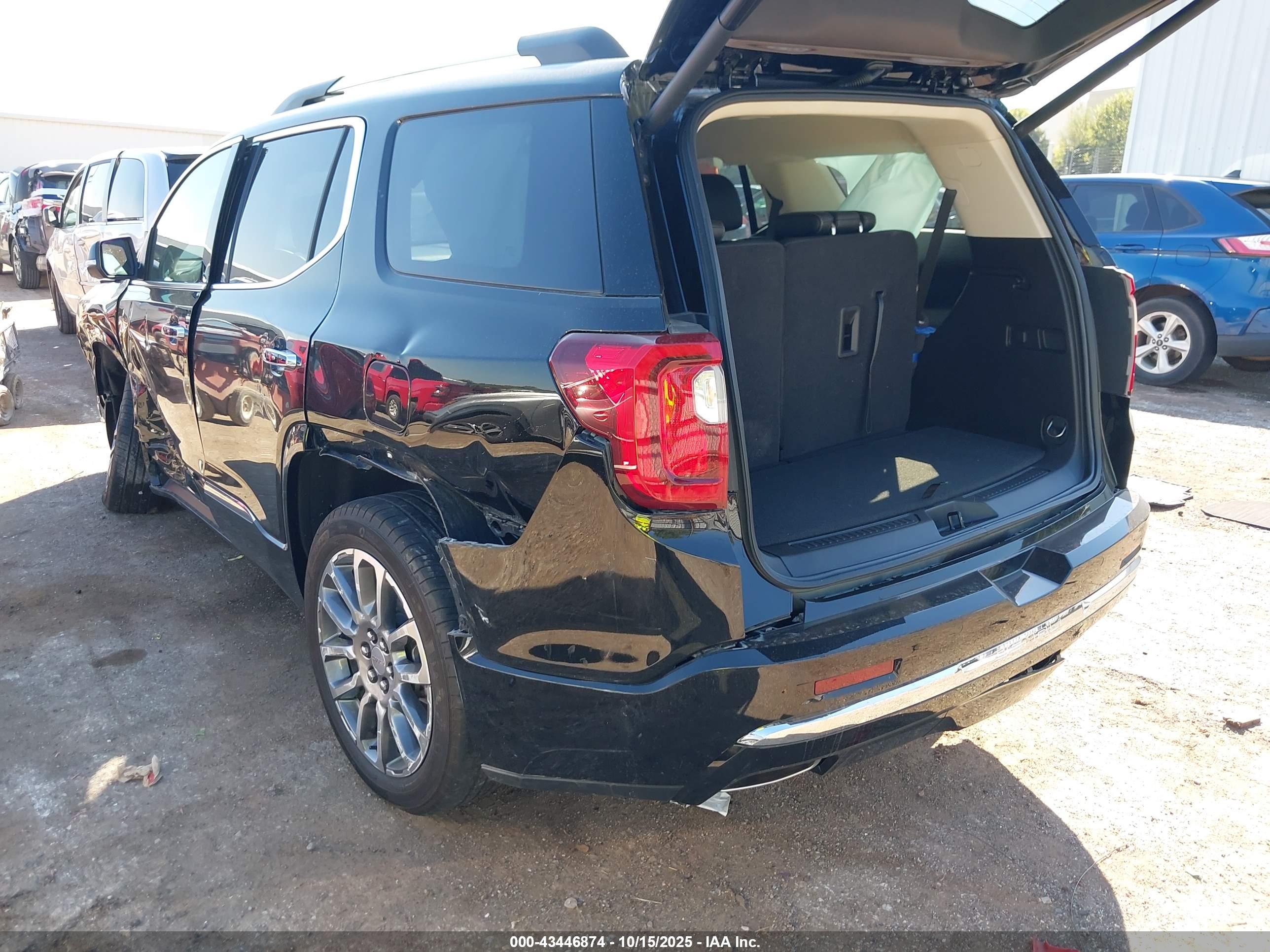 GMC ACADIA image 3