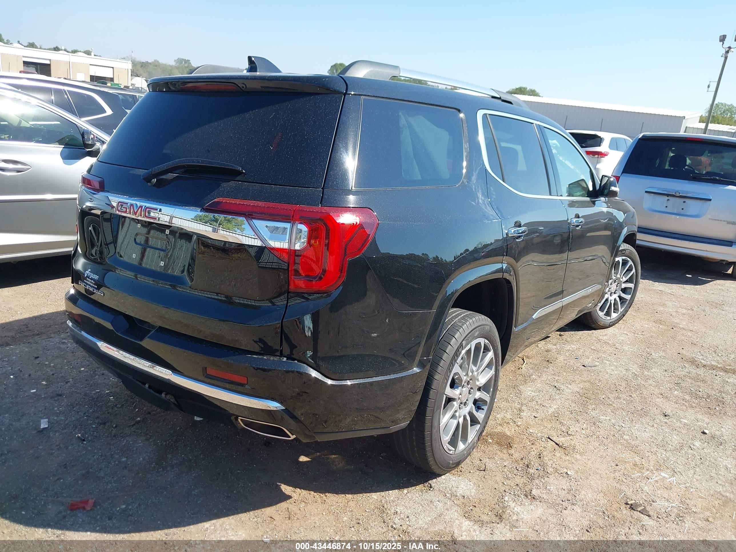 GMC ACADIA image 4