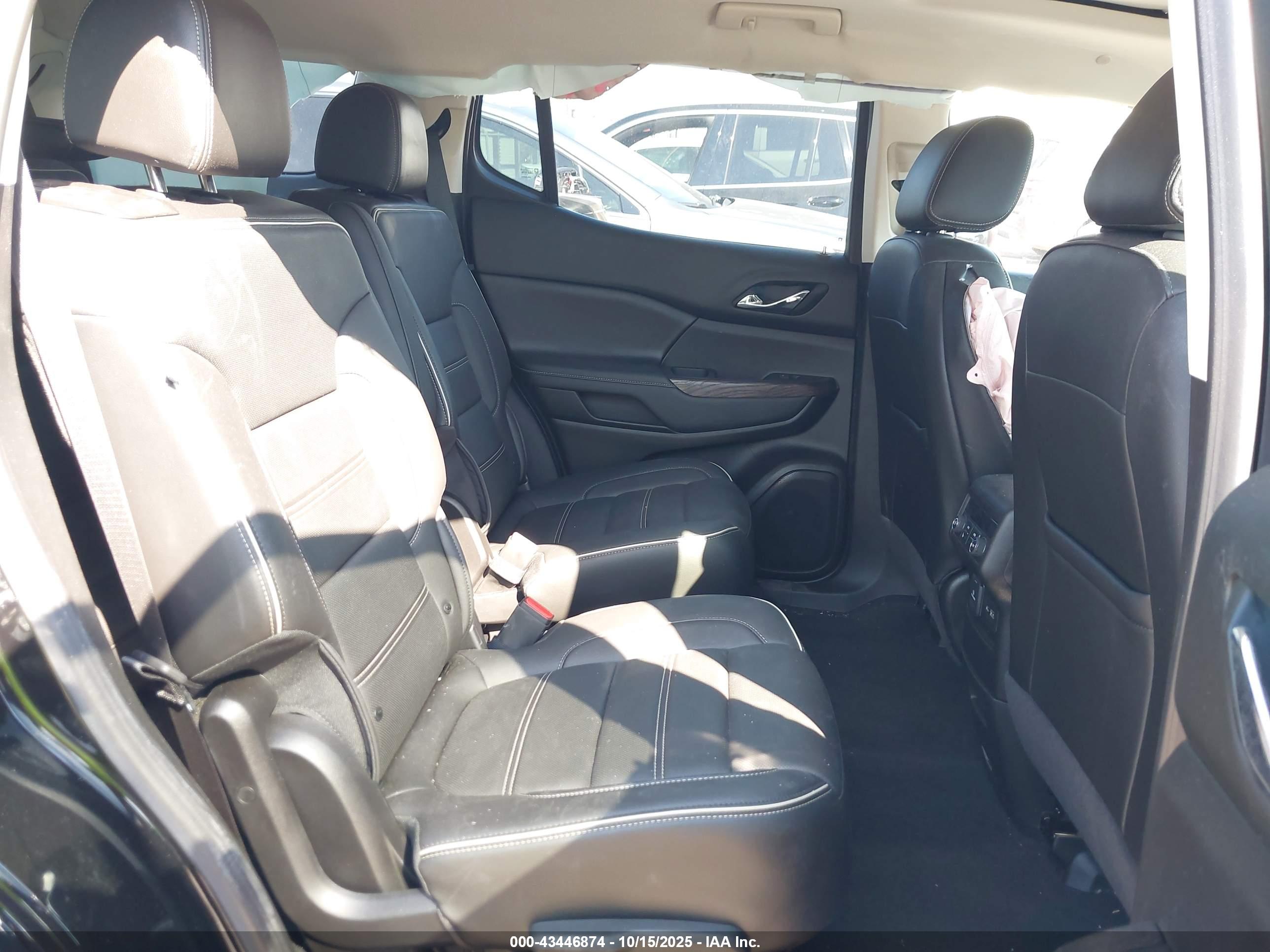 GMC ACADIA image 8