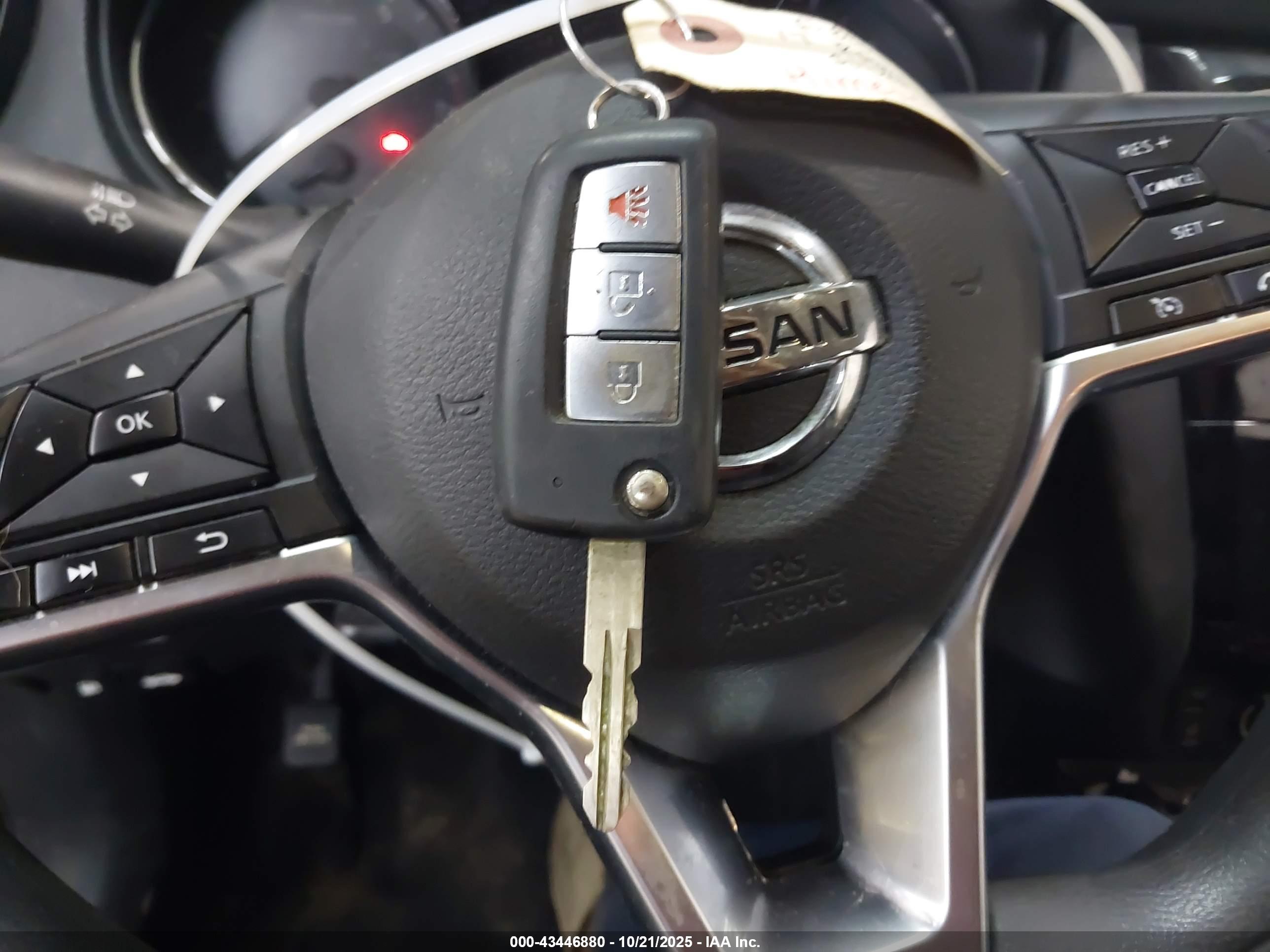 NISSAN ROGUE image 11