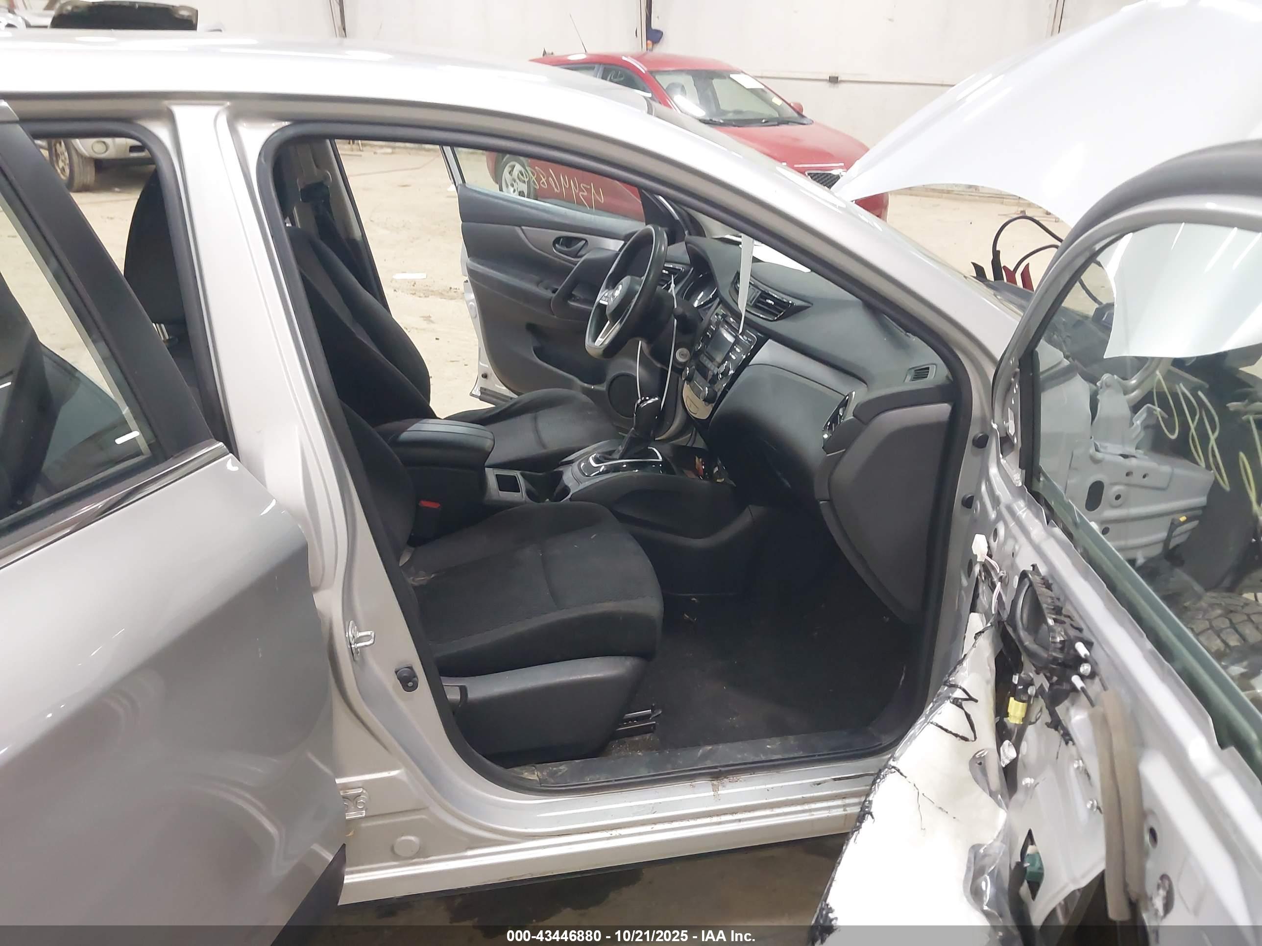 NISSAN ROGUE image 5