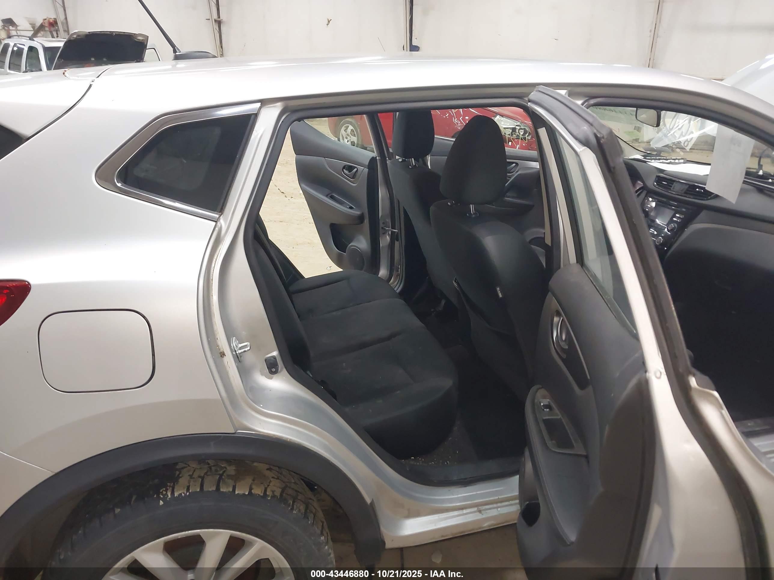 NISSAN ROGUE image 8