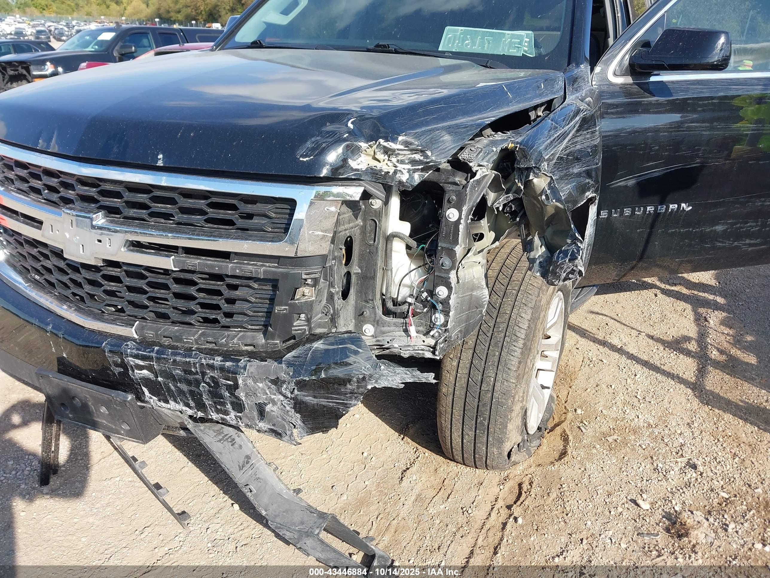 CHEVROLET SUBURBAN image 6