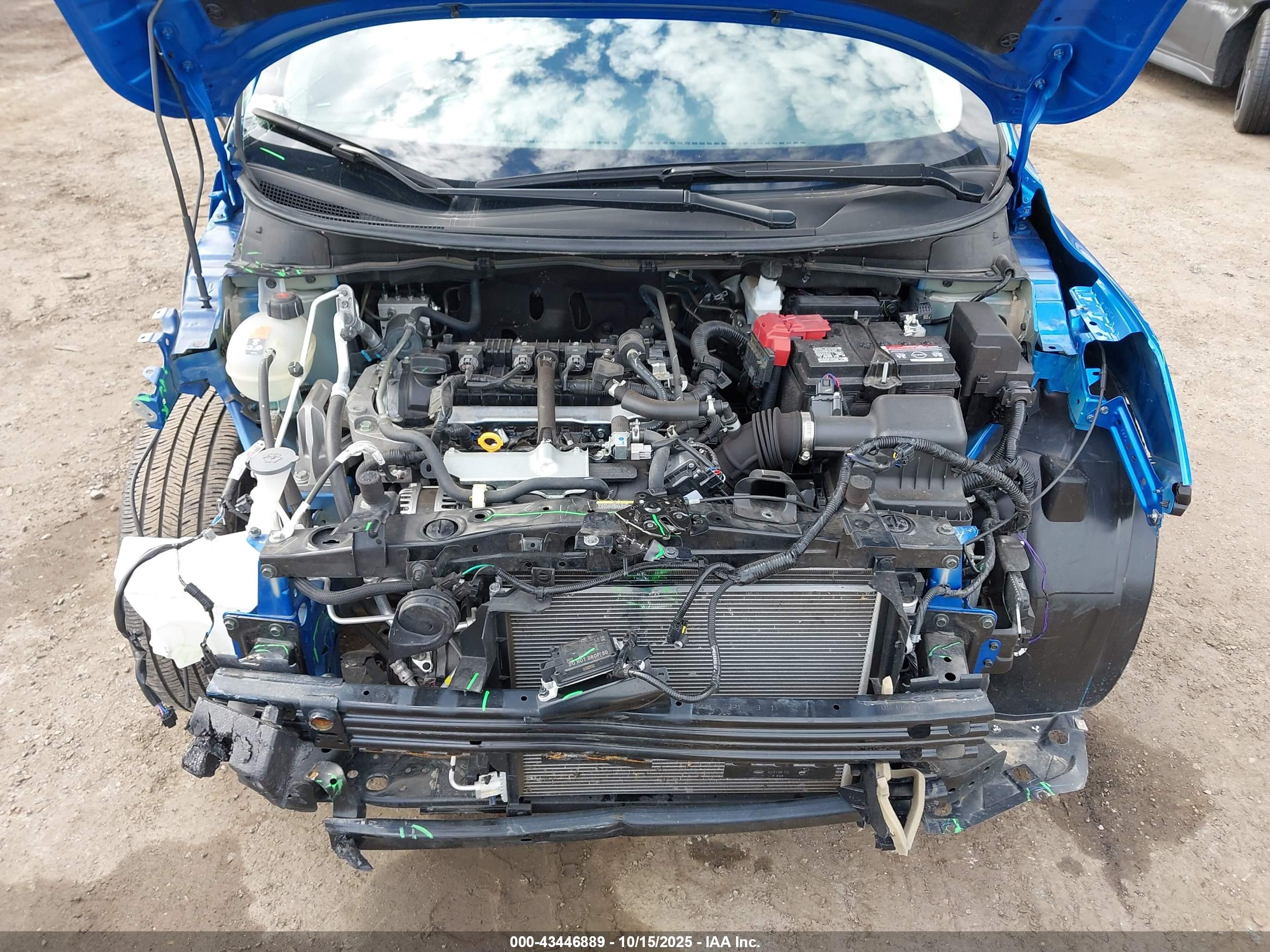 NISSAN VERSA image 10