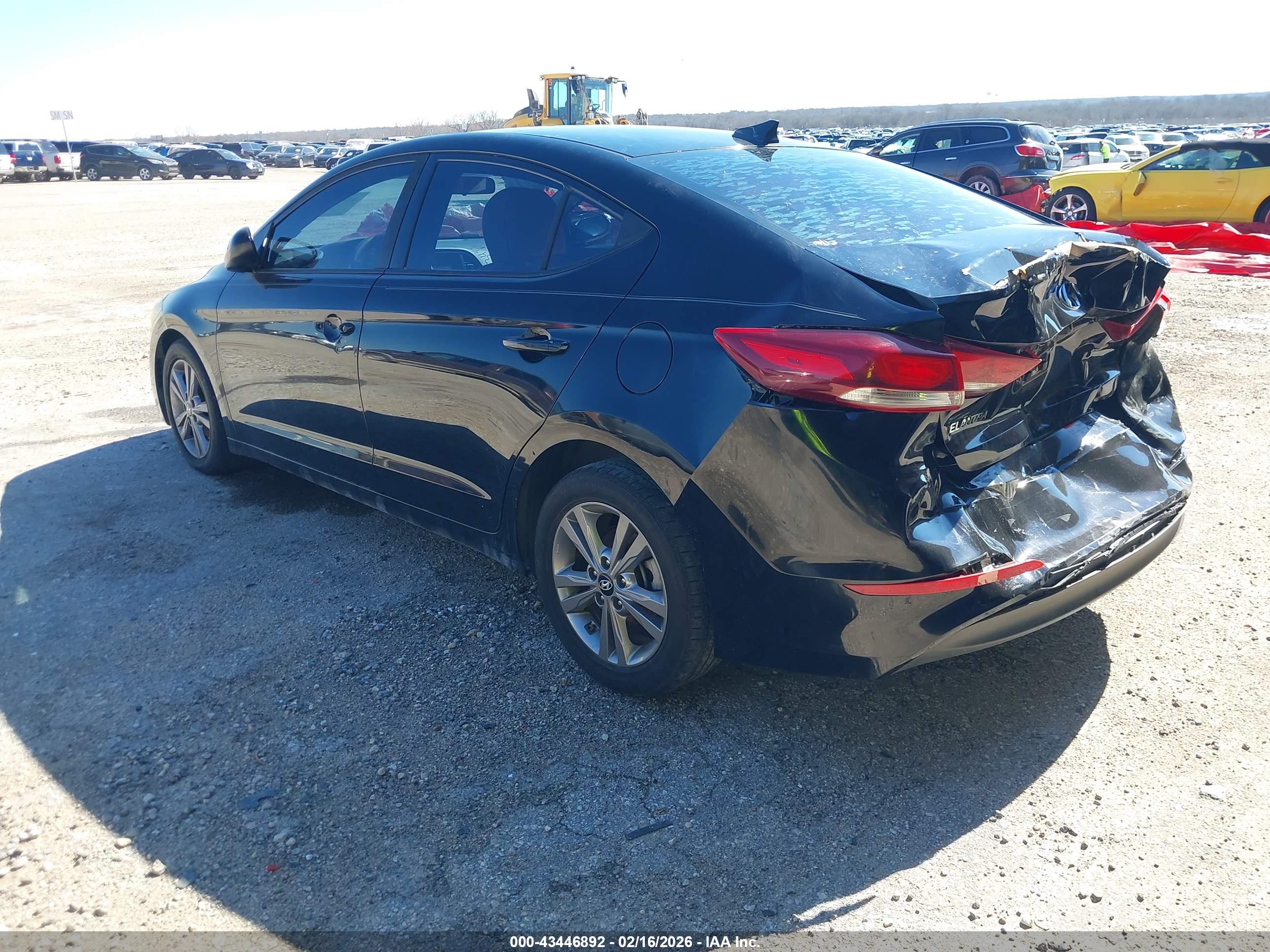 HYUNDAI ELANTRA image 3