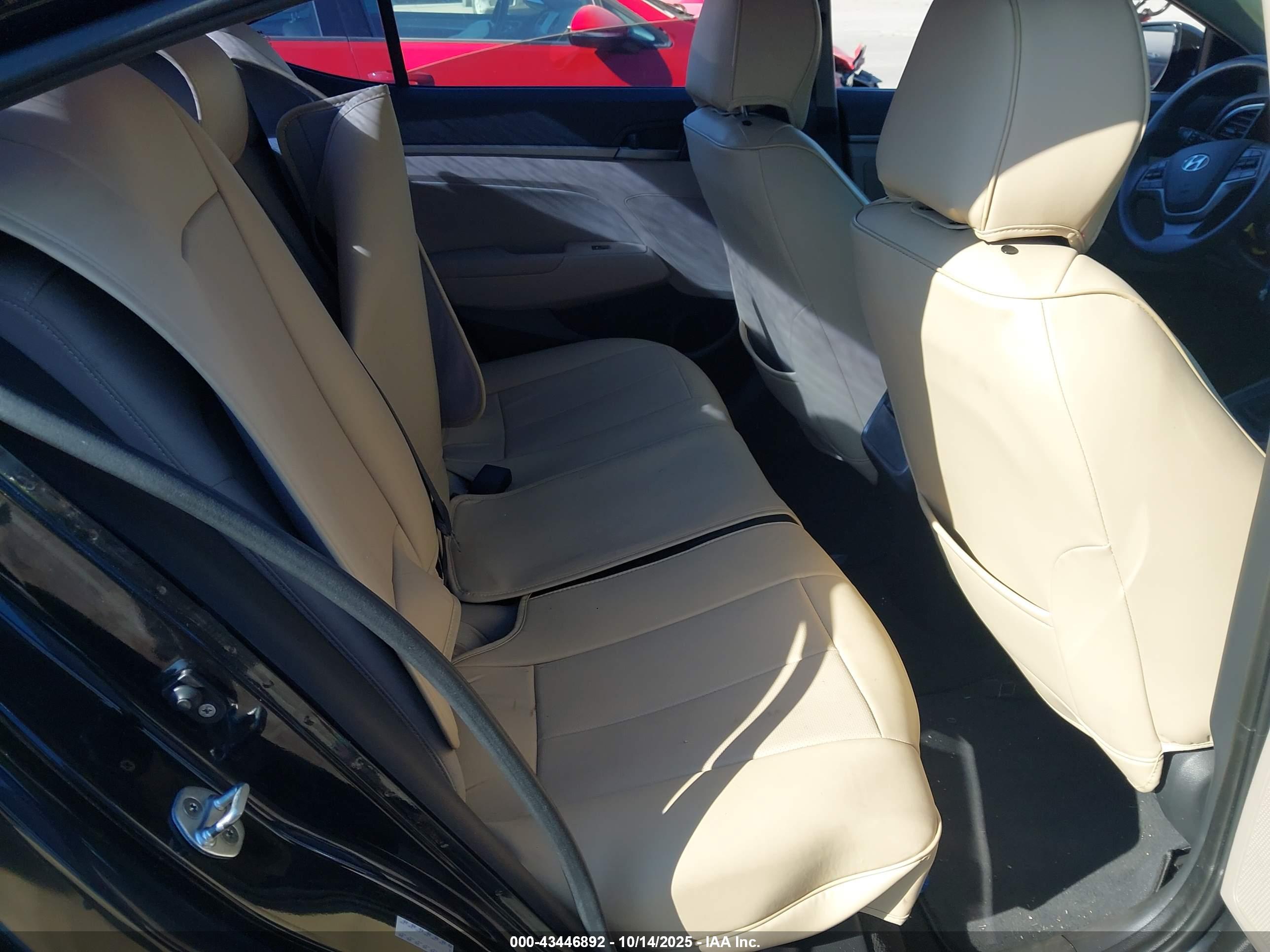 HYUNDAI ELANTRA image 8