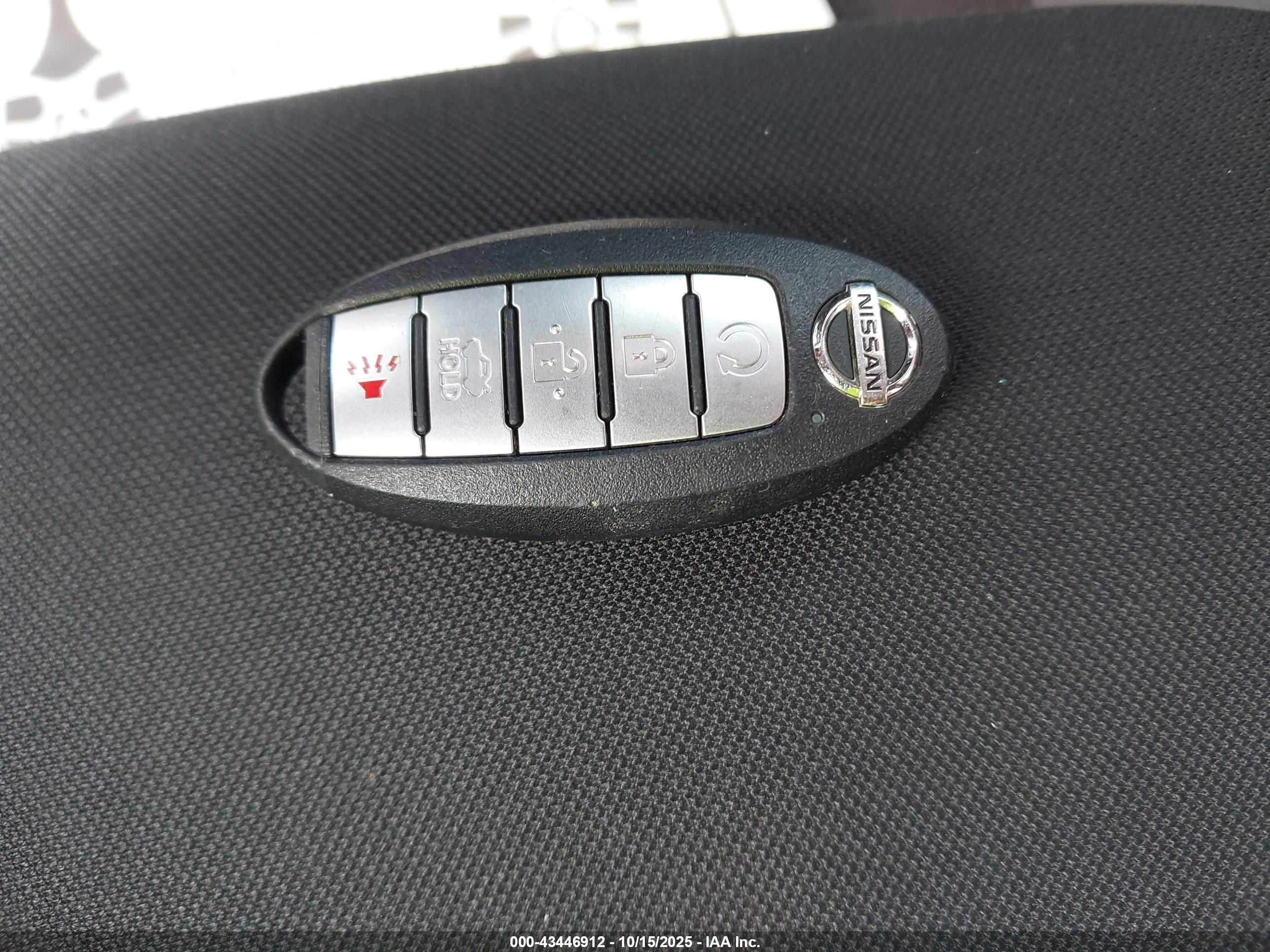 NISSAN VERSA image 11