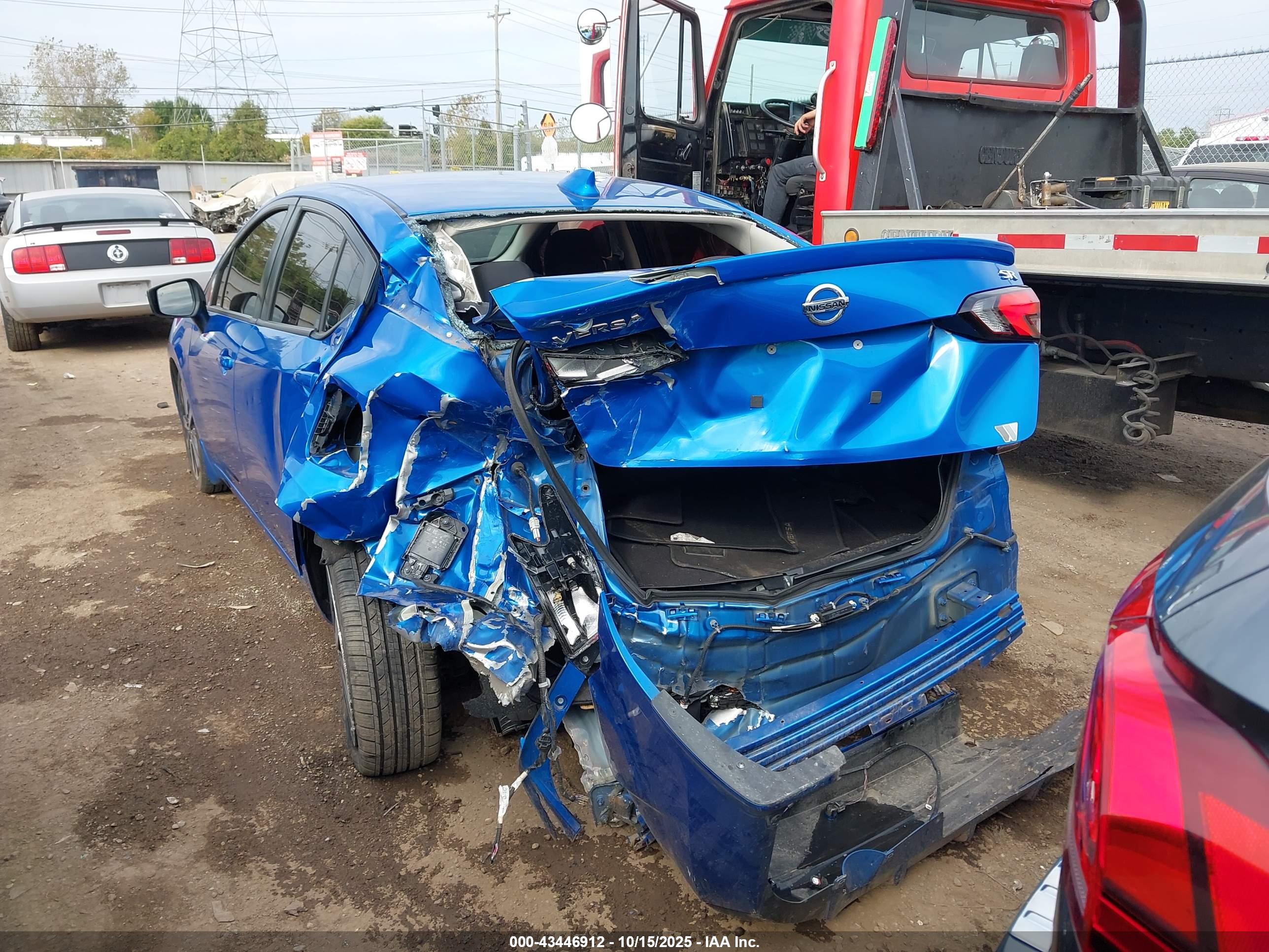NISSAN VERSA image 6