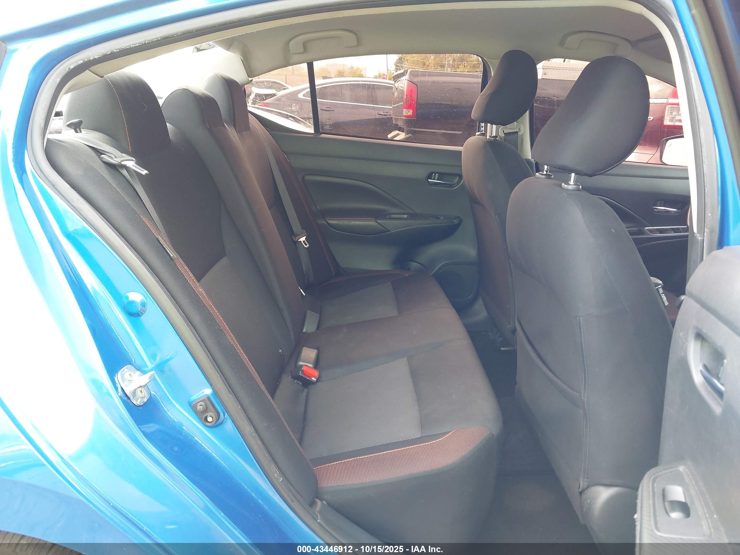 NISSAN VERSA image 8