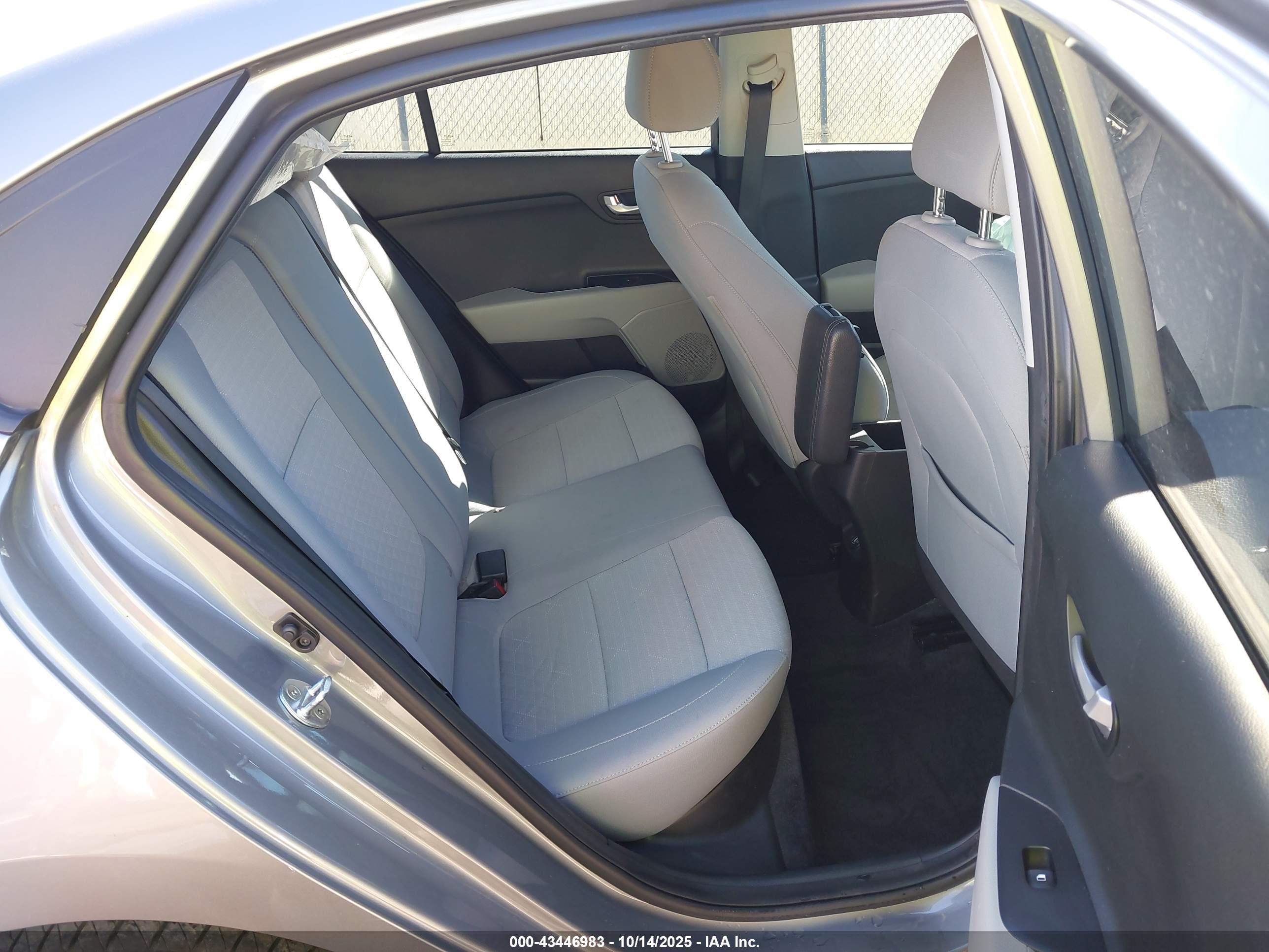 KIA RIO image 8