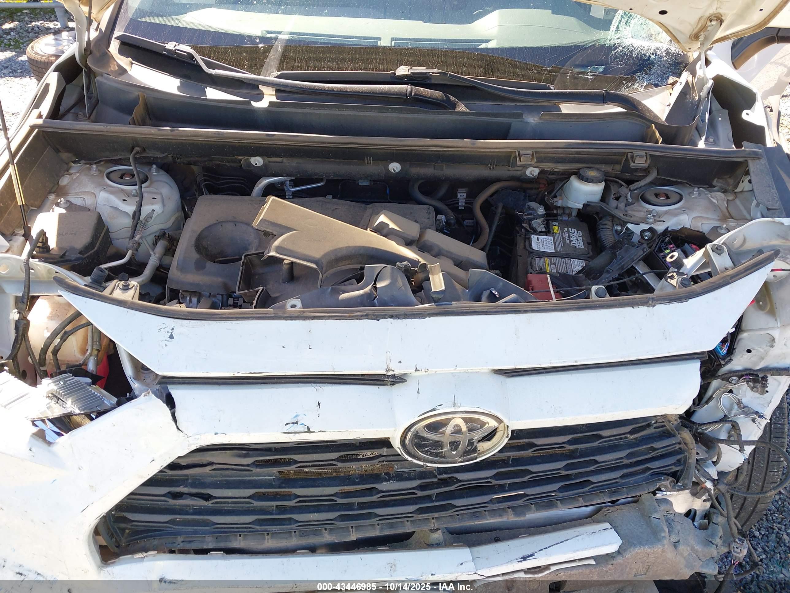 TOYOTA RAV4 image 10