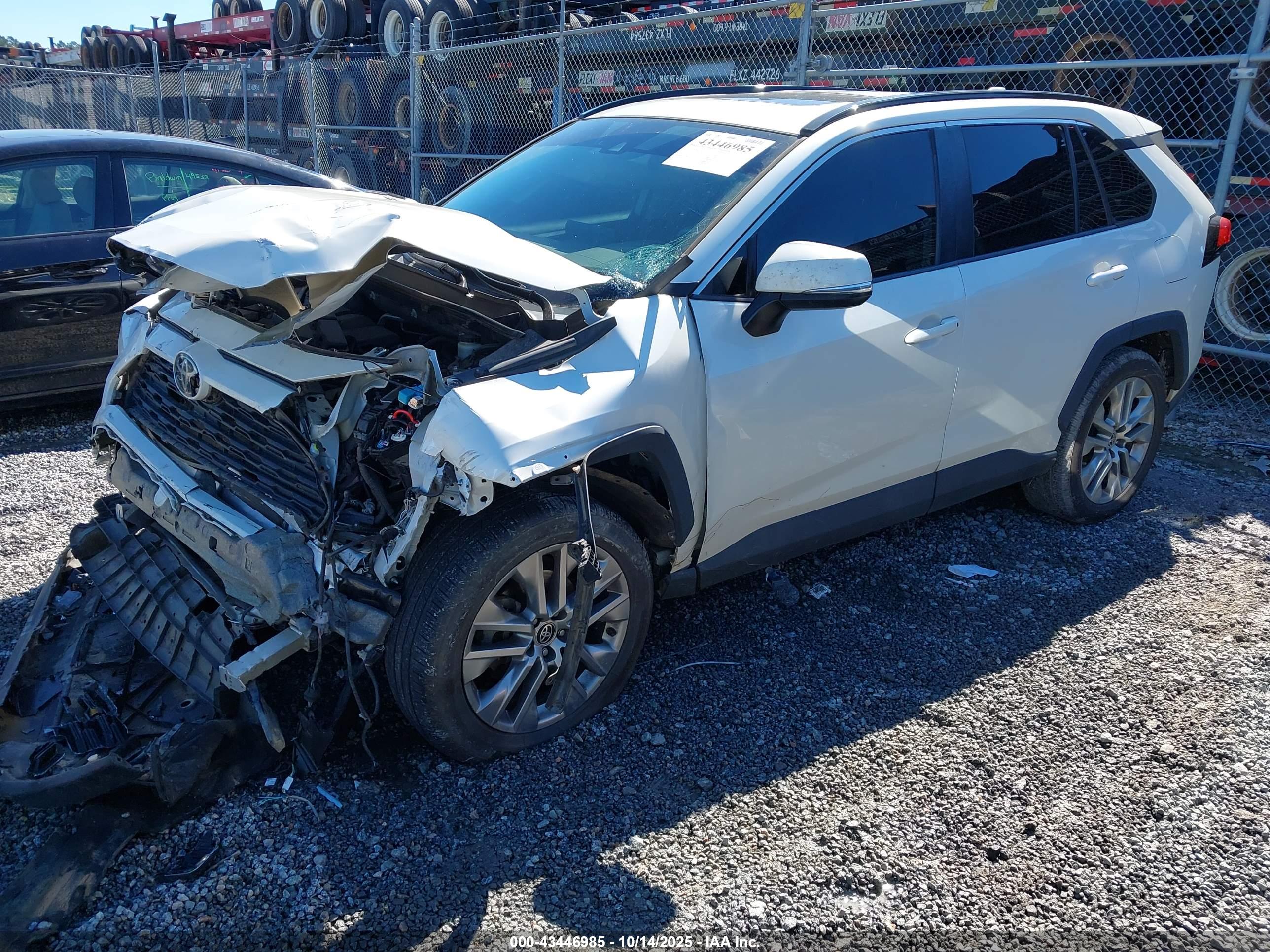 TOYOTA RAV4 image 2