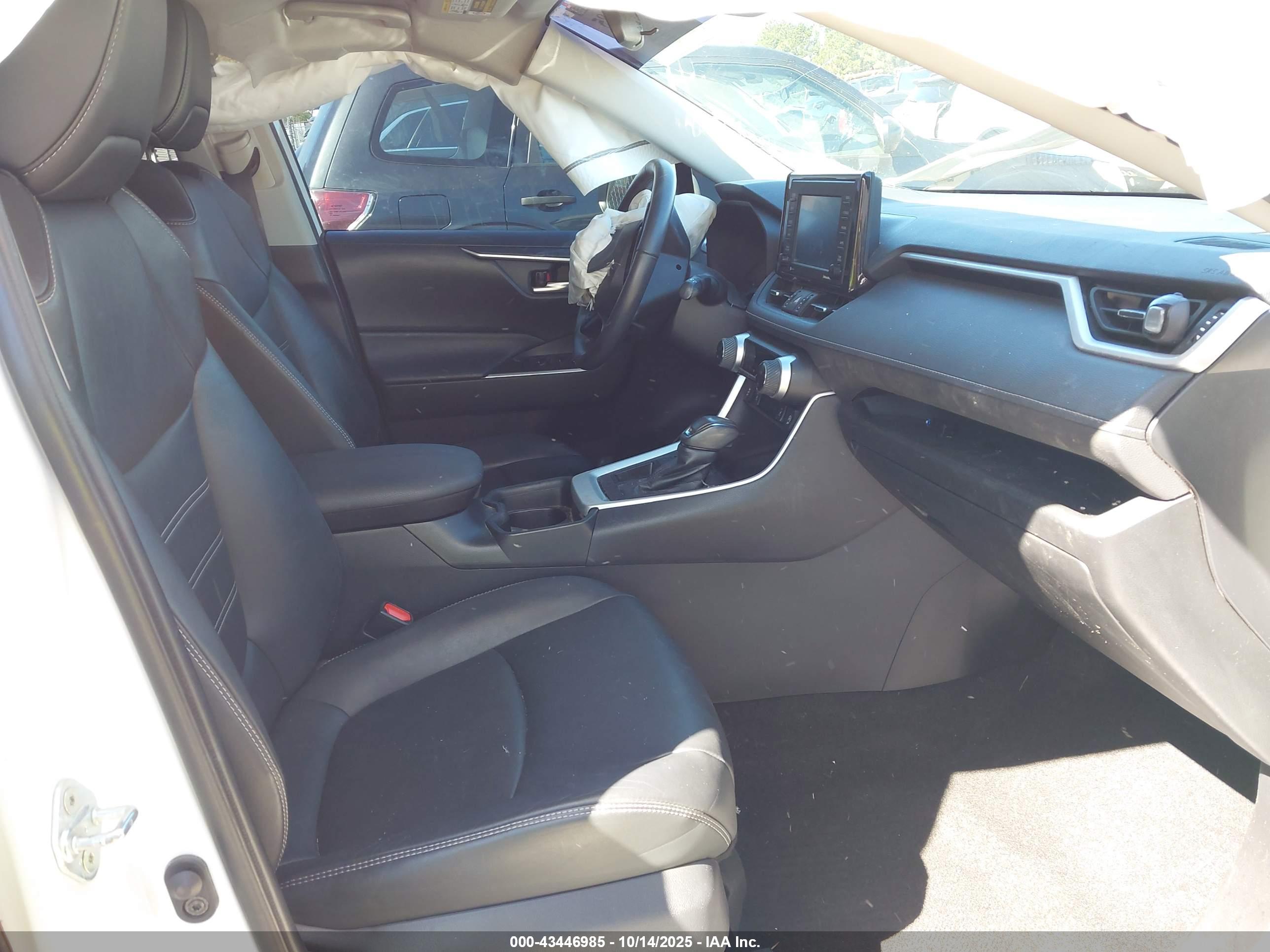 TOYOTA RAV4 image 5